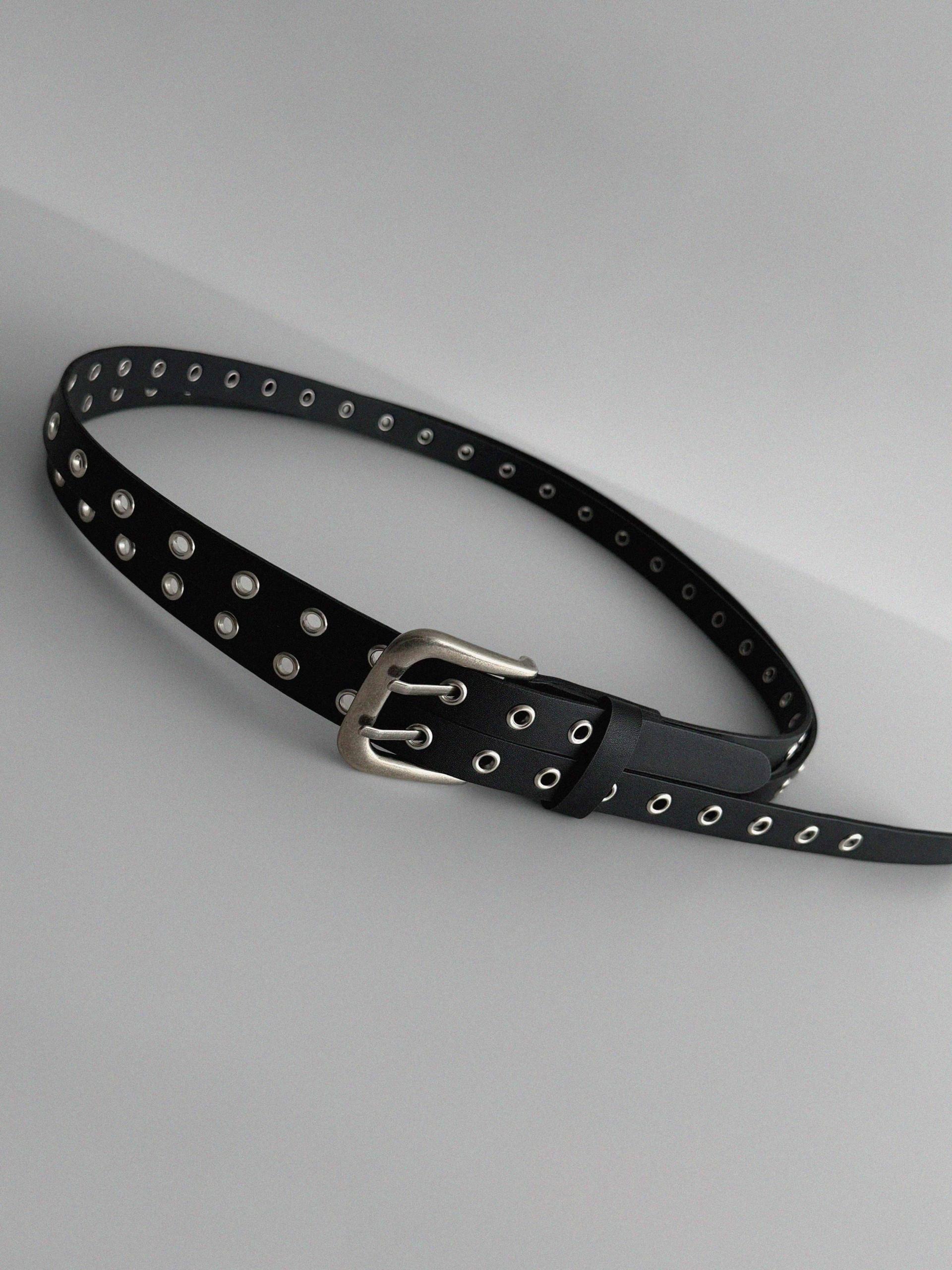Dual eyelet long belt