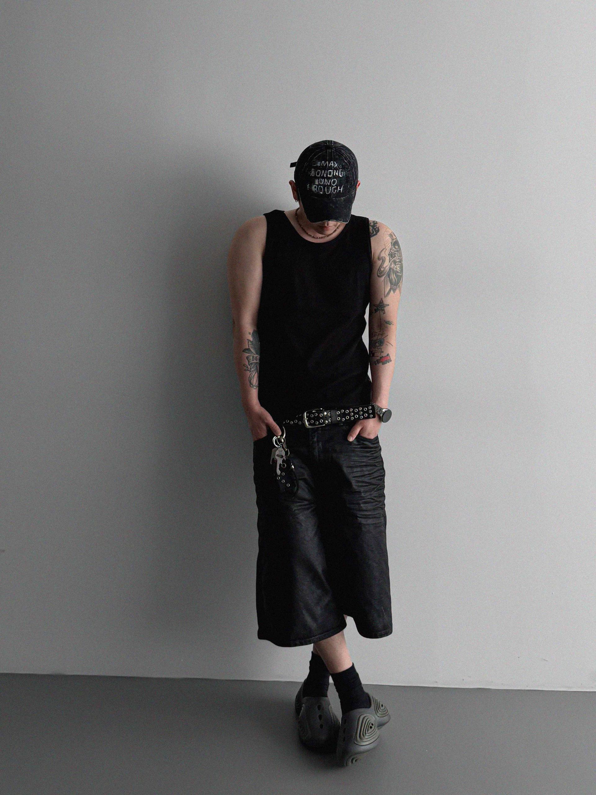 Embo-coated bermuda pants