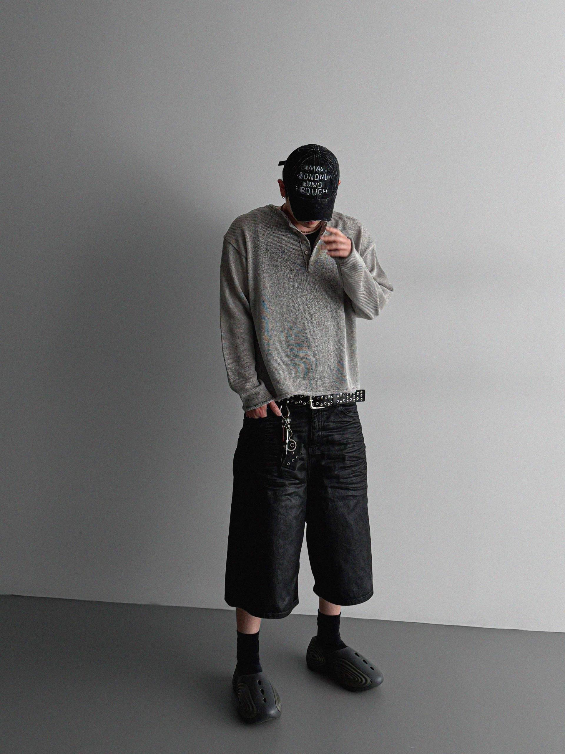 Embo-coated bermuda pants