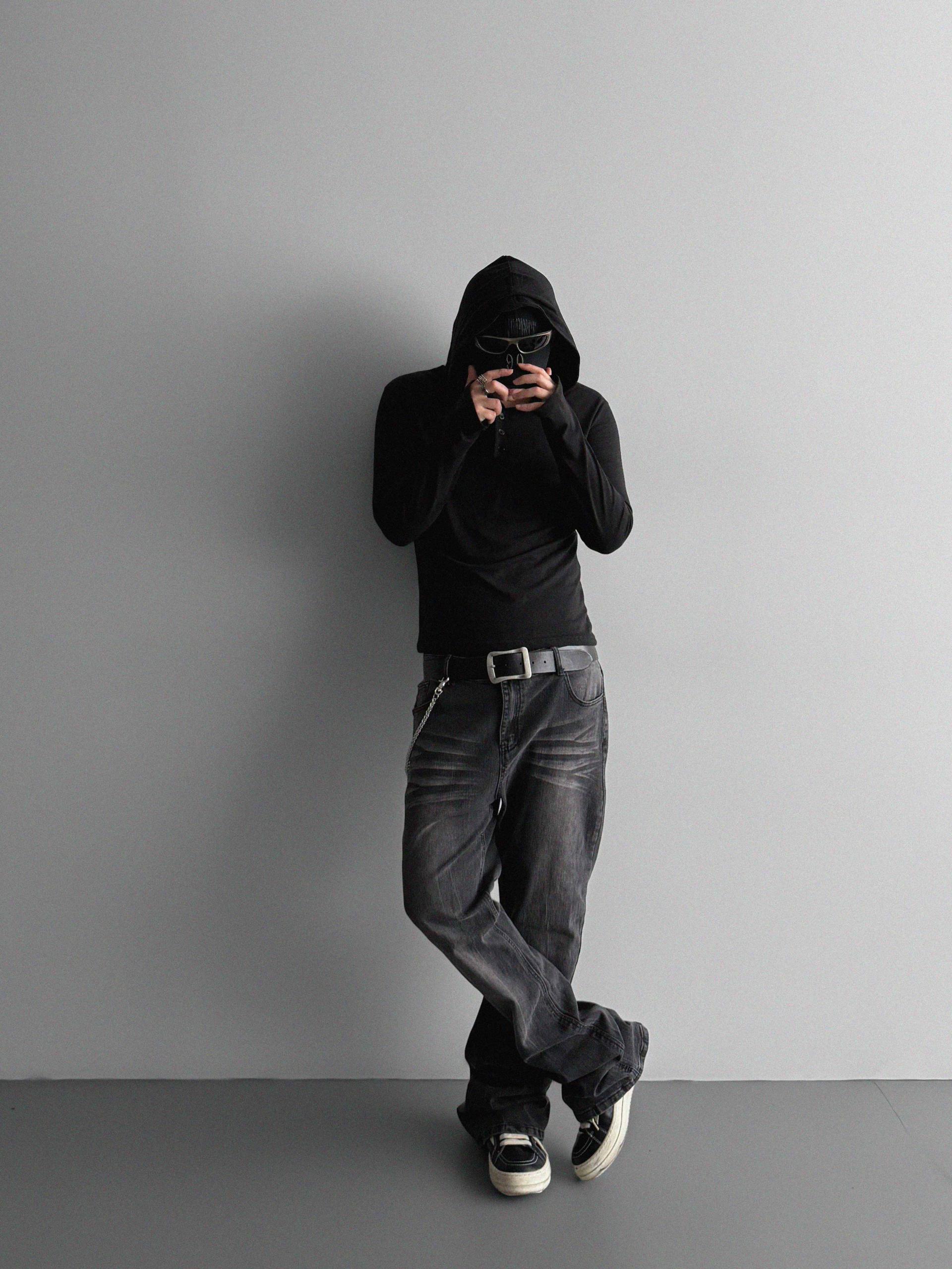 Slack sagging flare black jean