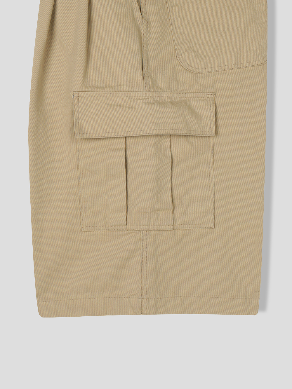Pintuck bermuda cargo pants