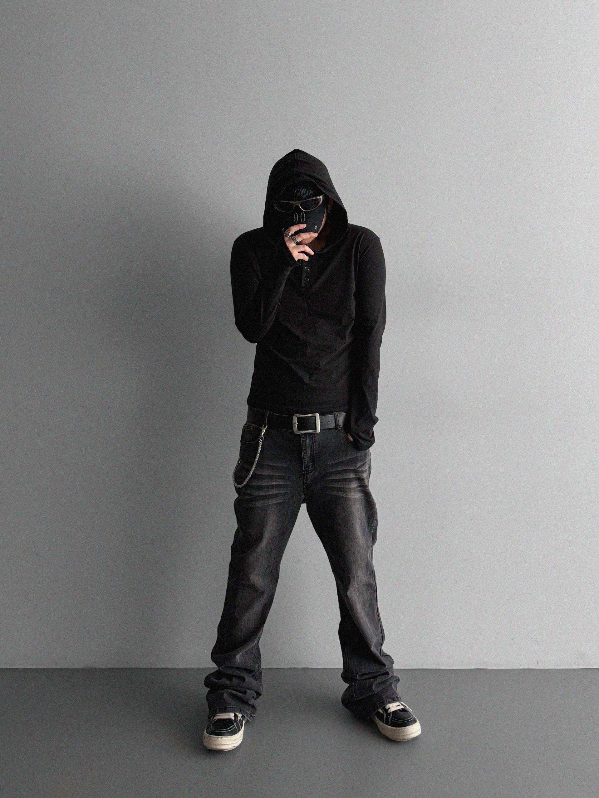 Slack sagging flare black jean