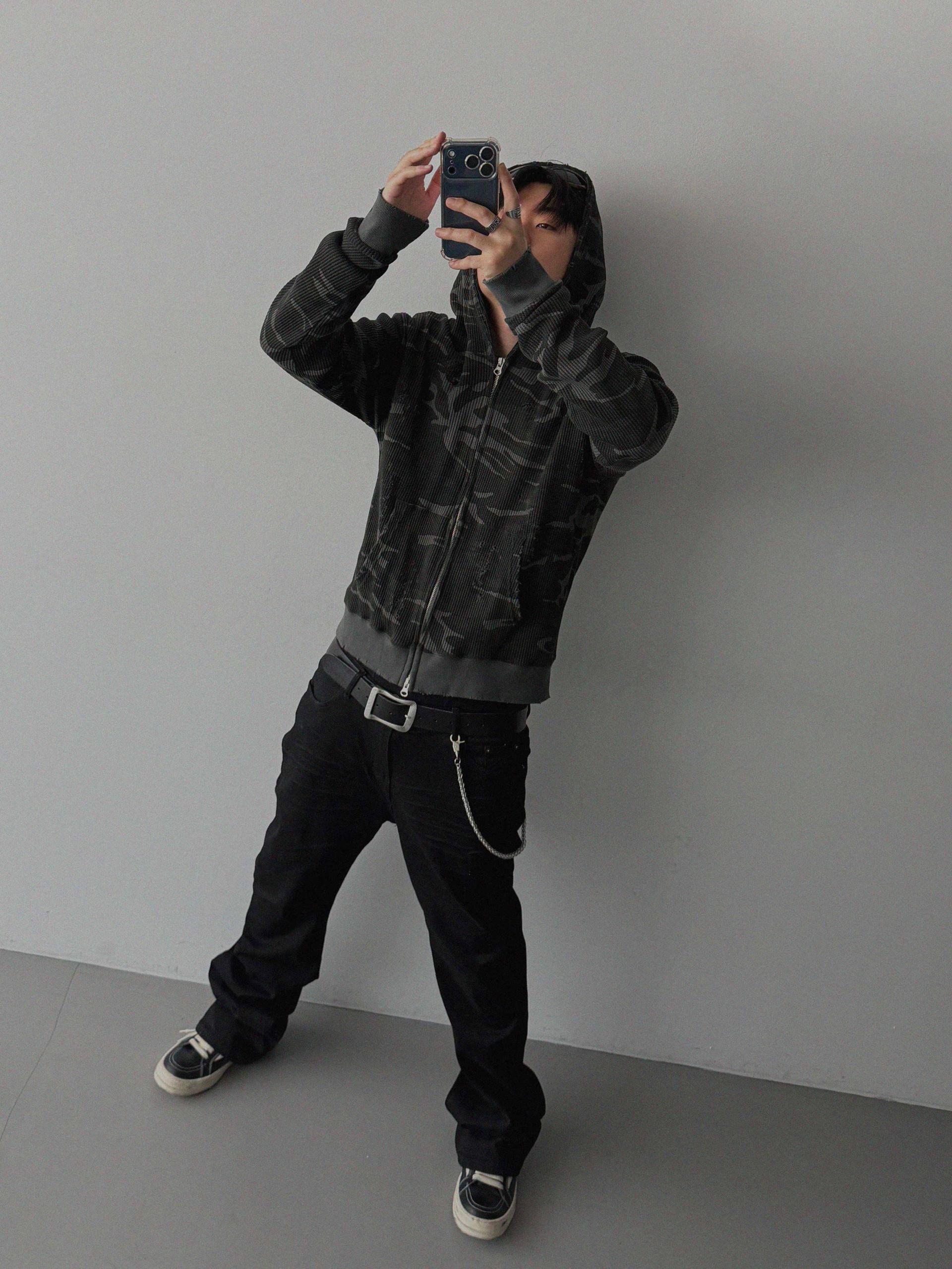 Destroyed camo crop hood zip-up