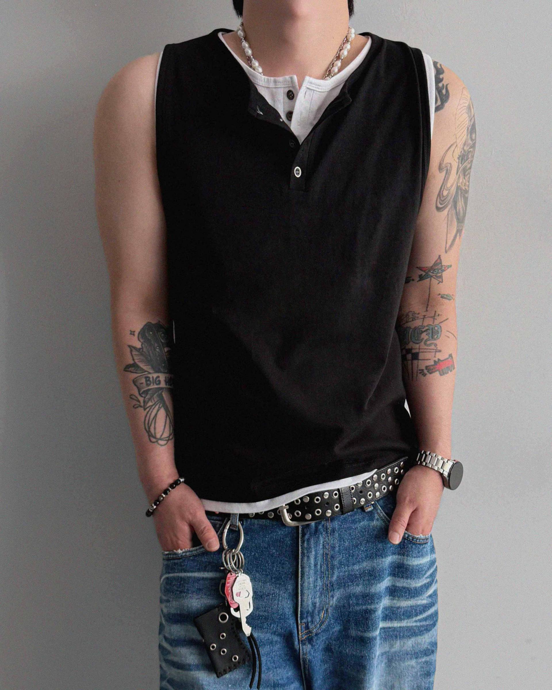 Steel button henry neck crop sleeveless