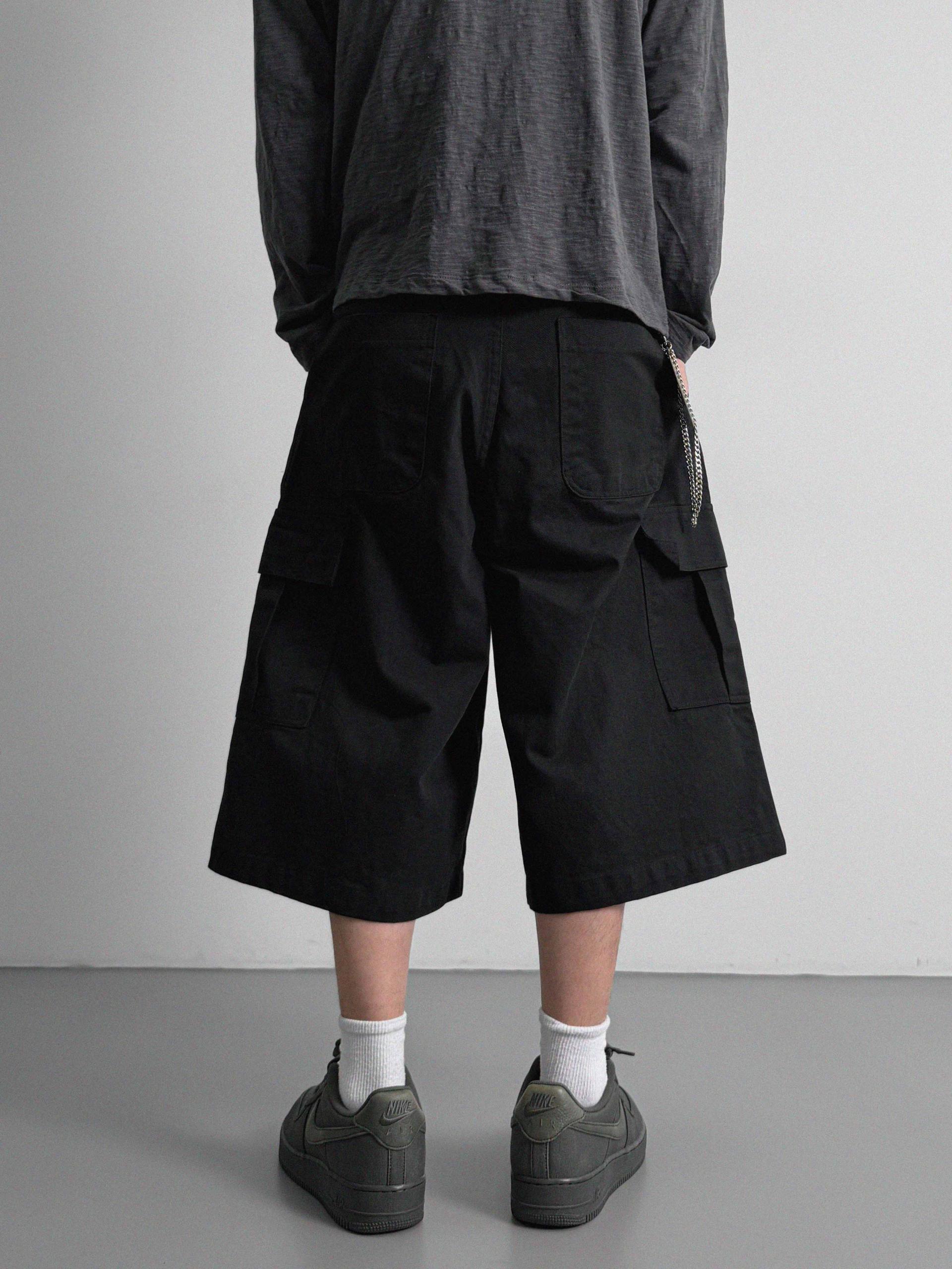 Pintuck bermuda cargo pants