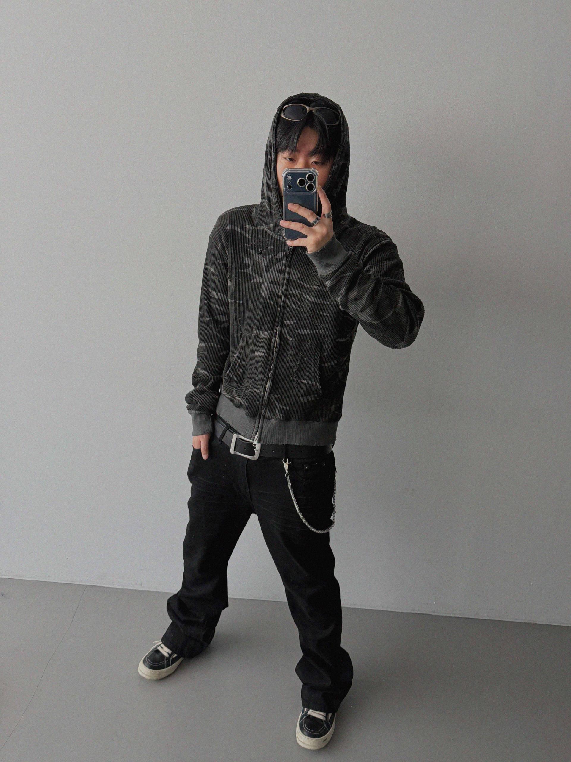 Destroyed camo crop hood zip-up