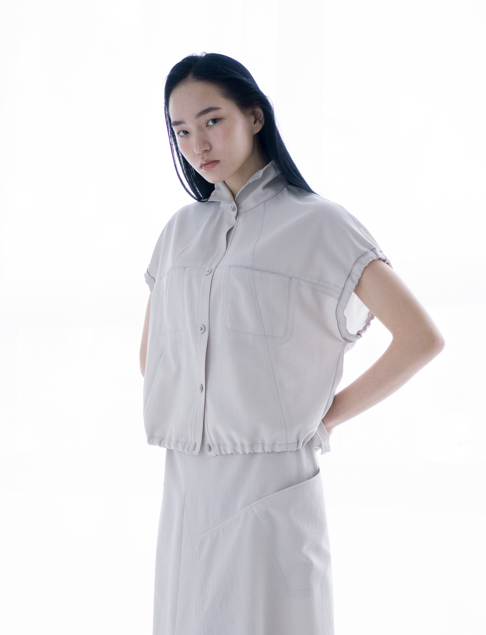 스트링 카라 단추 베스트 (A241V03SLE)