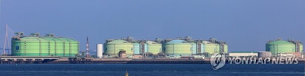 한국가스공사 인천생산기지 LNG 저장탱크의 모습 // 사진=연합뉴스<br>