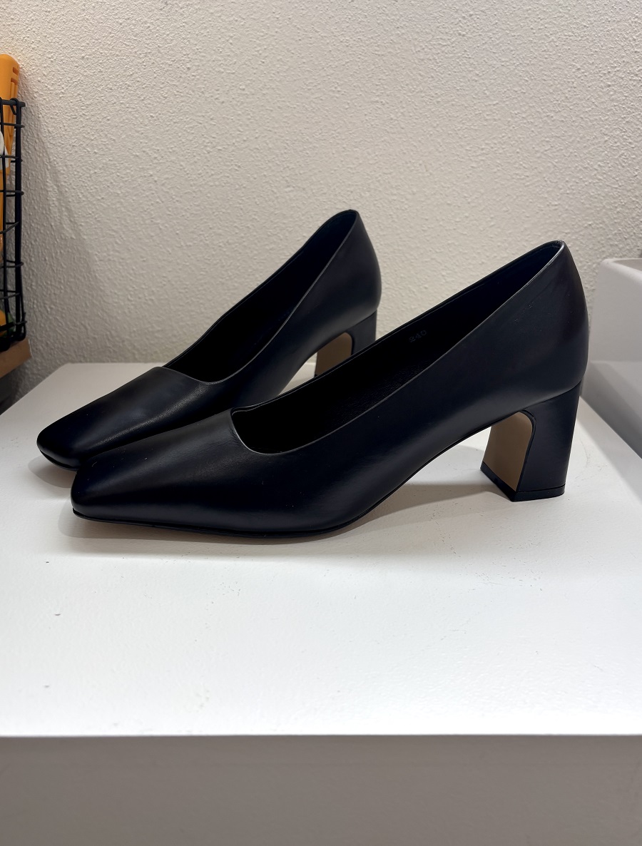 Vin Chaud Square Toe Middle Heel < S23020 > 뱅쇼 스퀘어토 미들힐 6cm- 블랙 (무광) 240