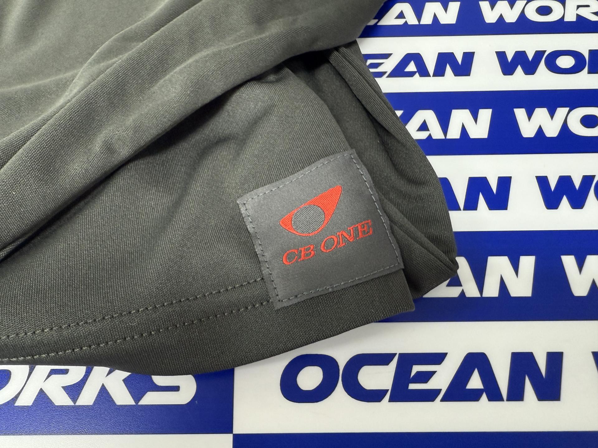 [NAVY APPAREL X CB ONE] 부시리 로고 드라이 긴팔 (챠콜)