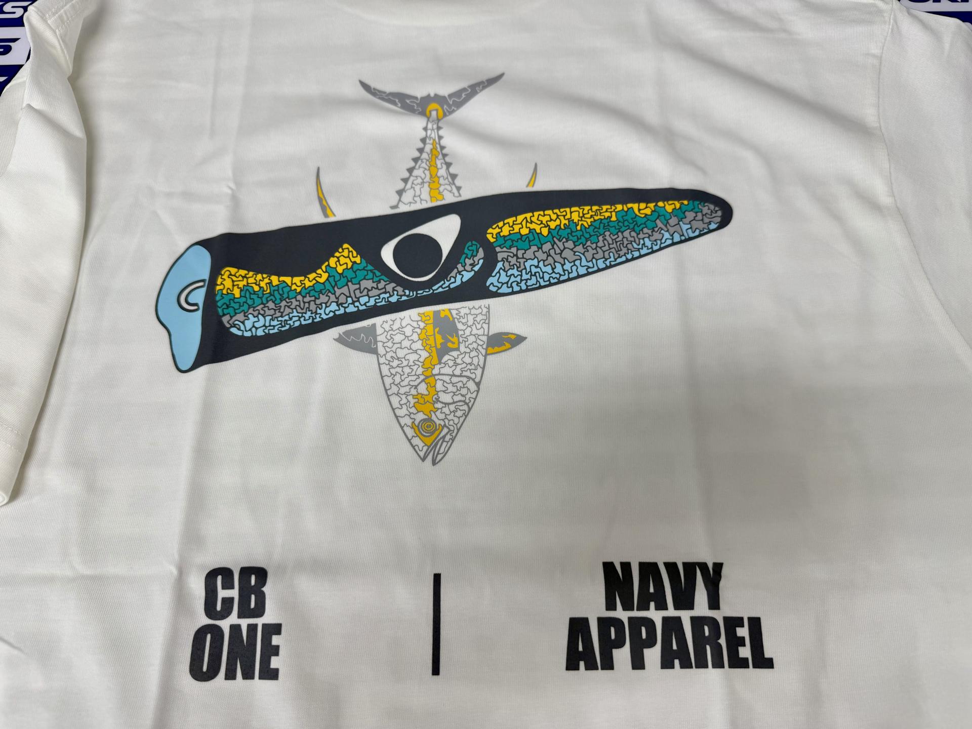 [NAVY APPAREL X CB ONE] 바쥬 로고 반소매 면 셔츠 (오프화이트)
