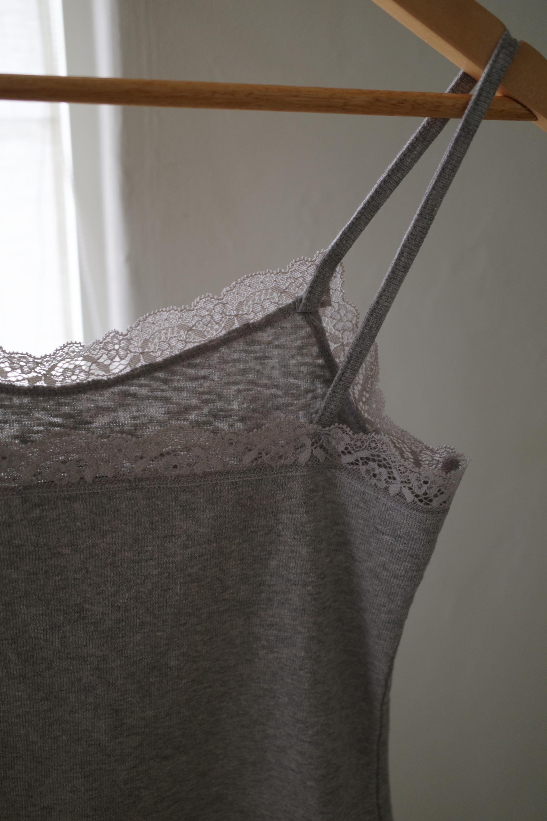 Scoop lace sleeveless