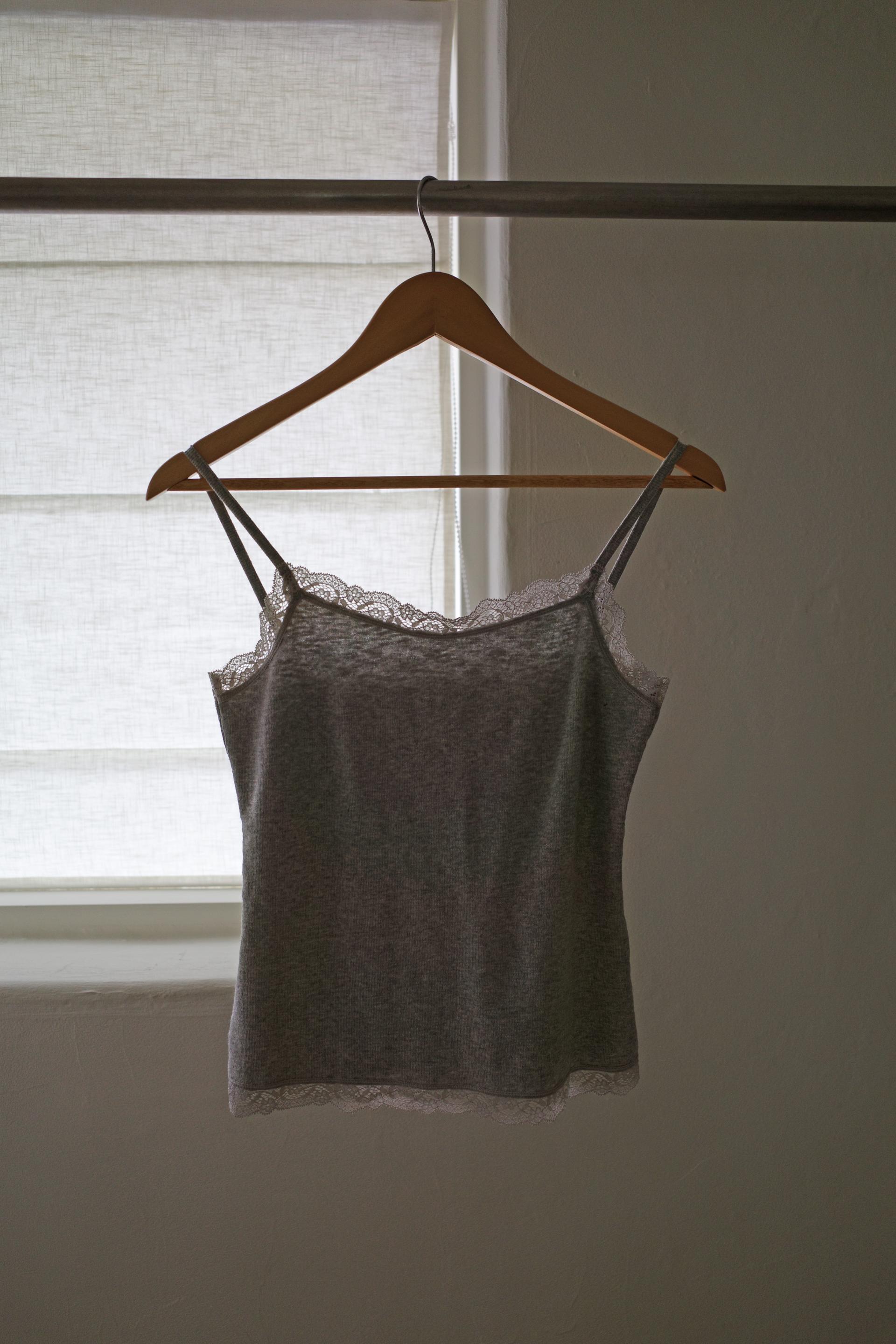 Scoop lace sleeveless