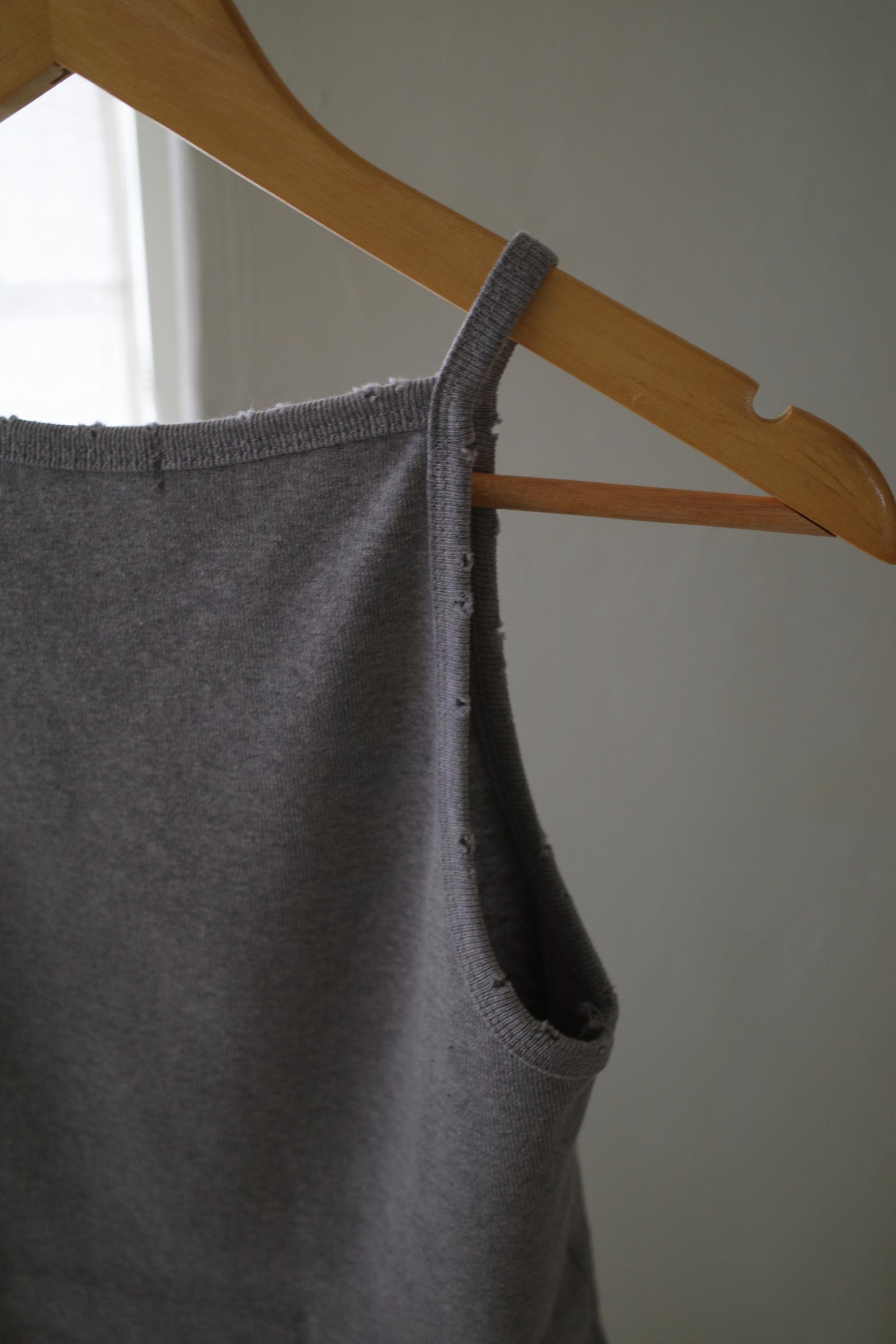 Damage sleeveless