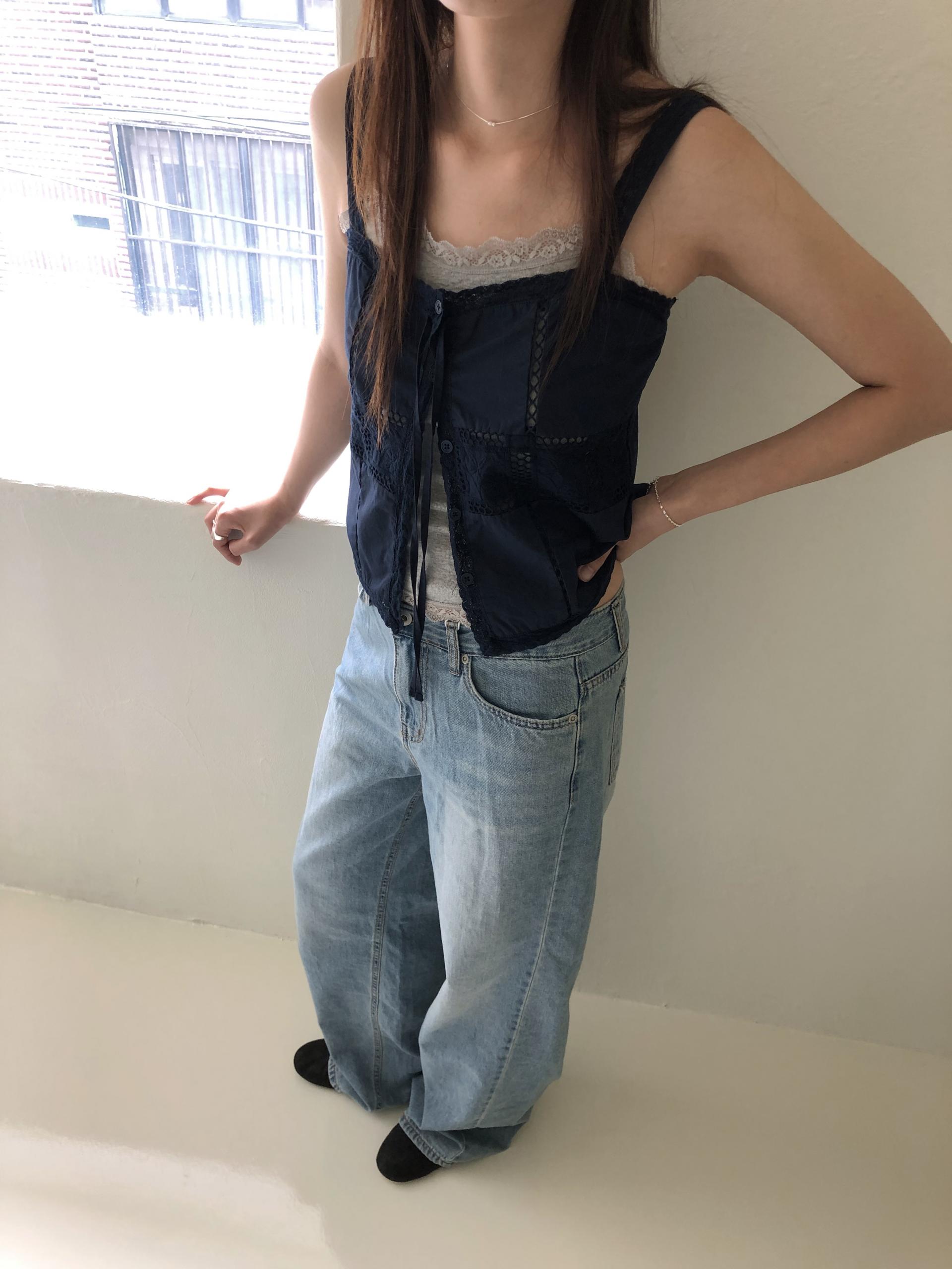 Scoop lace sleeveless