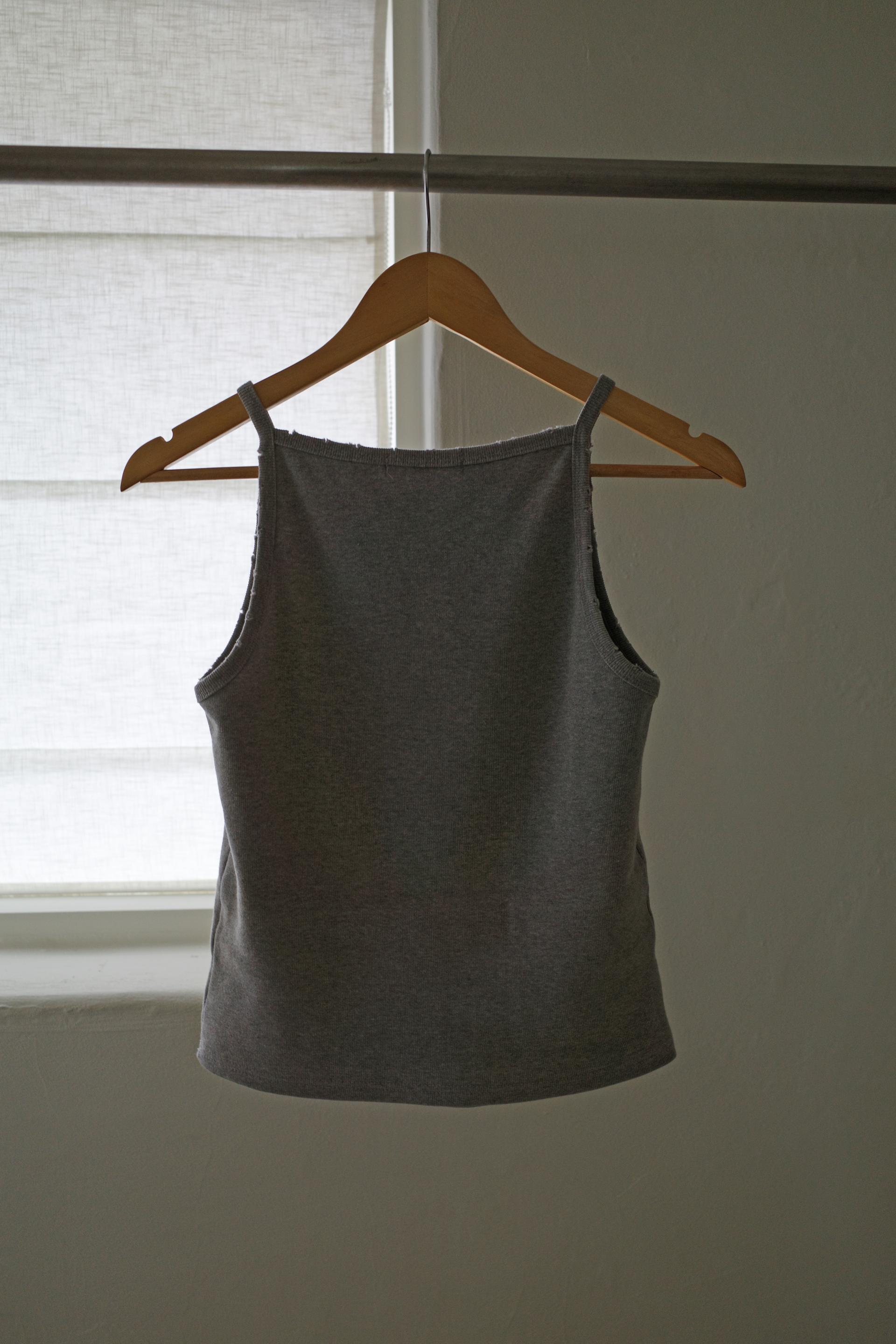 Damage sleeveless