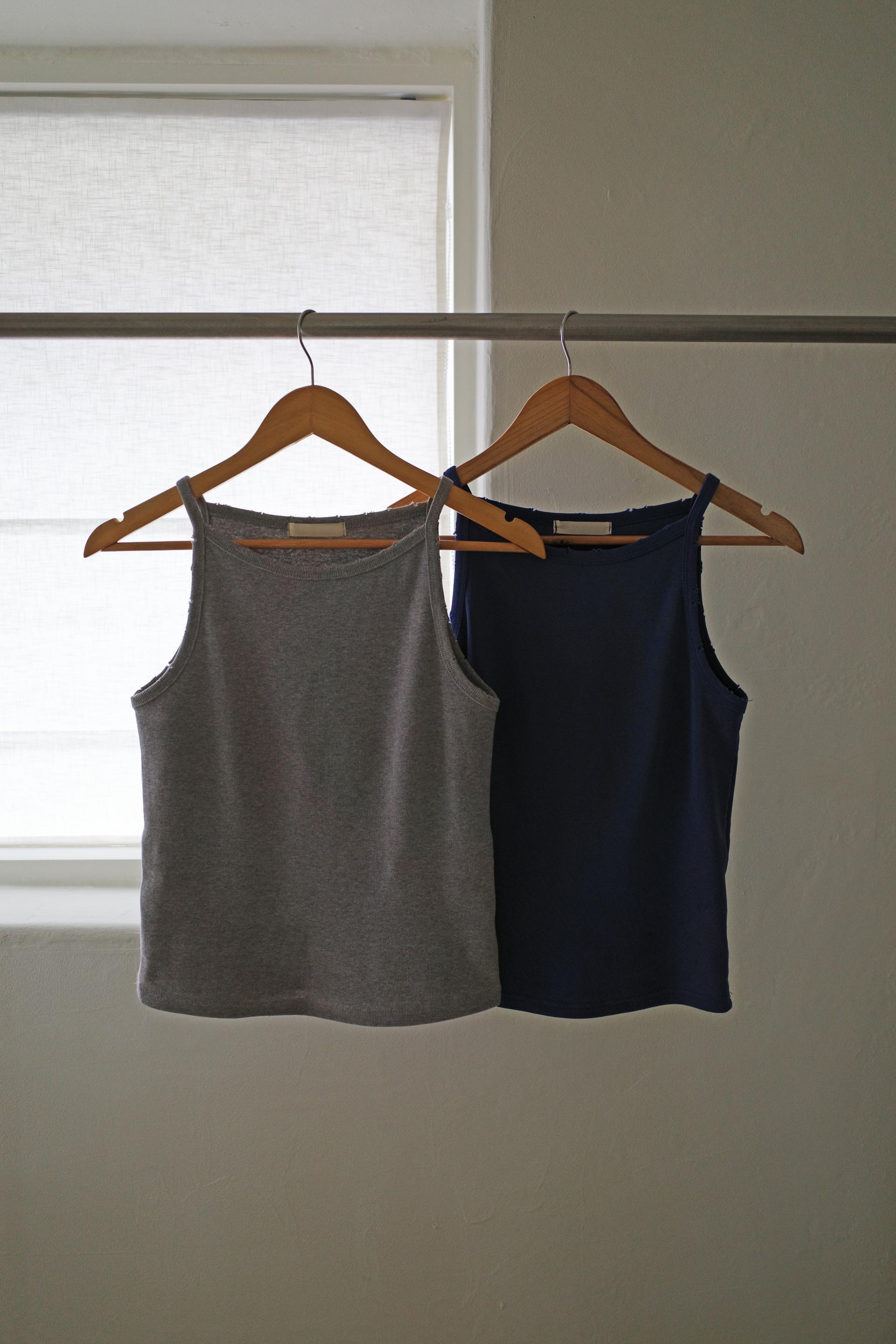 Damage sleeveless