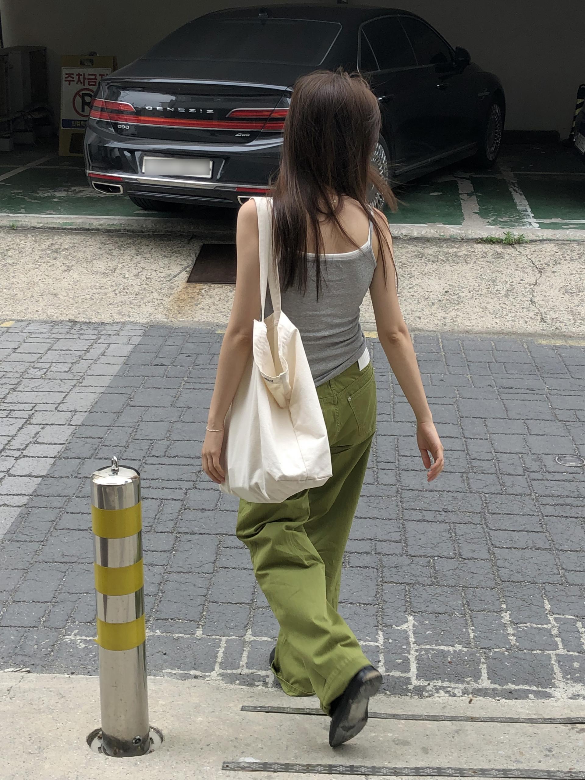 Base sleeveless