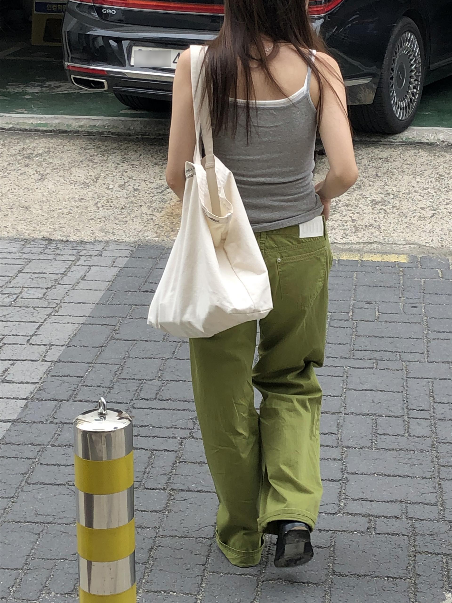 Base sleeveless