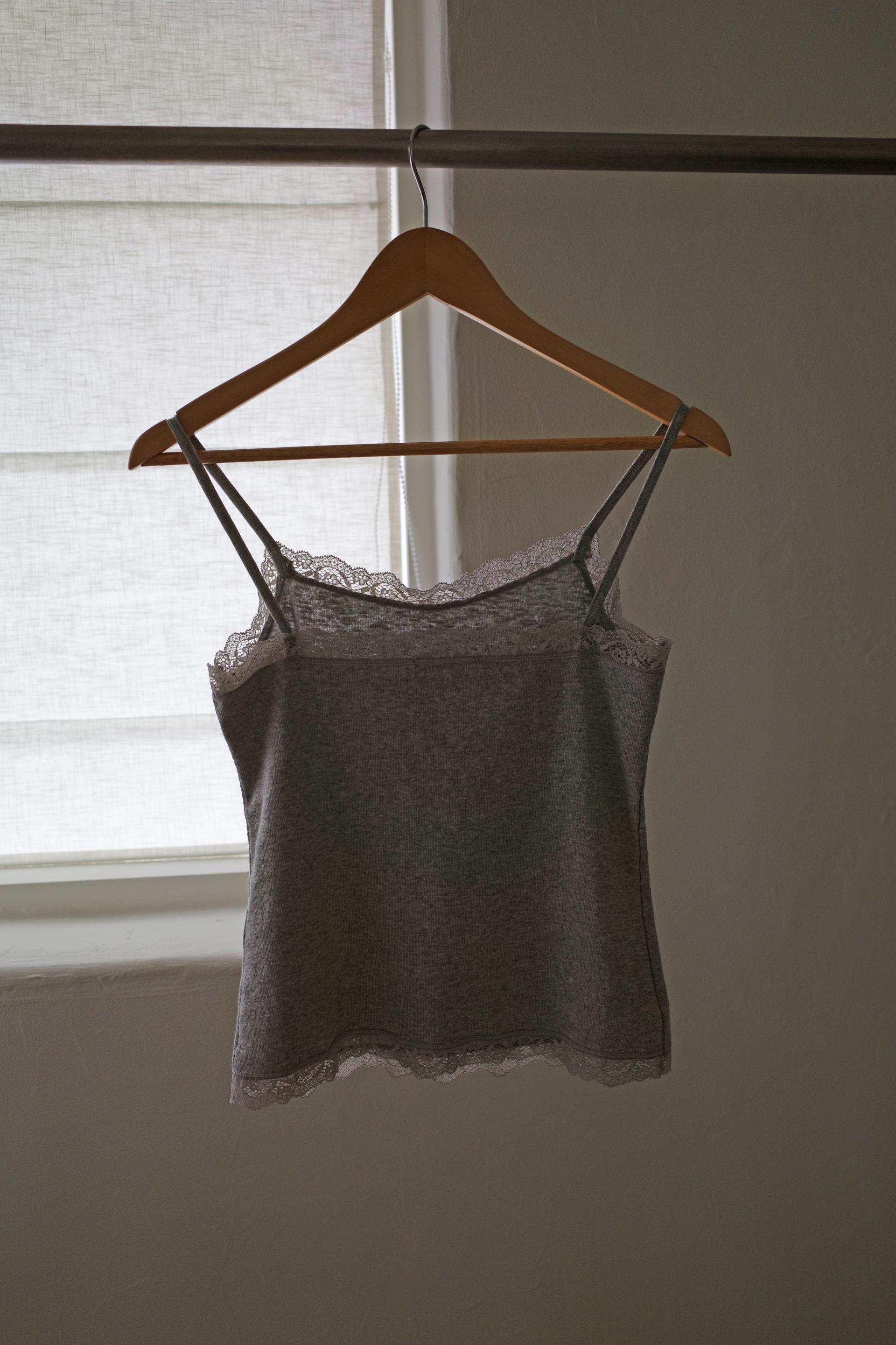 Scoop lace sleeveless