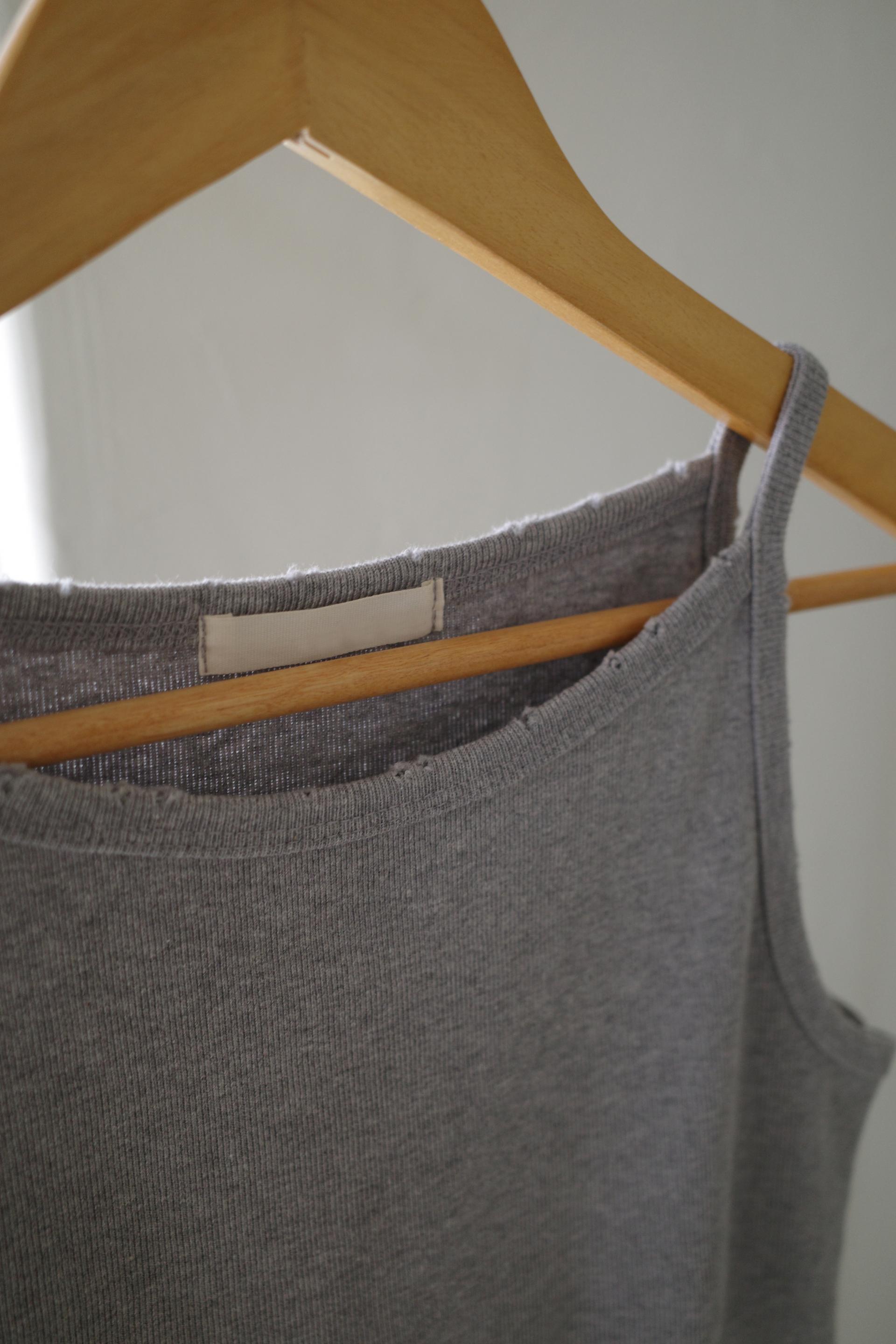 Damage sleeveless