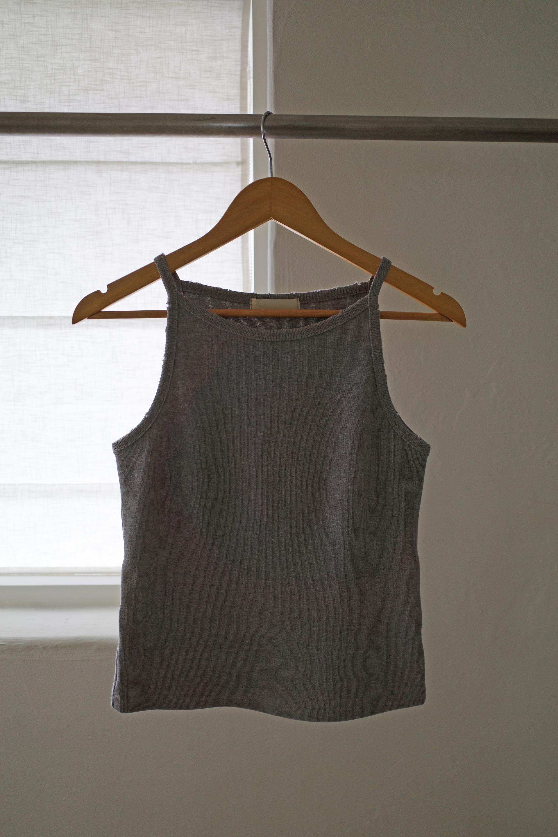 Damage sleeveless