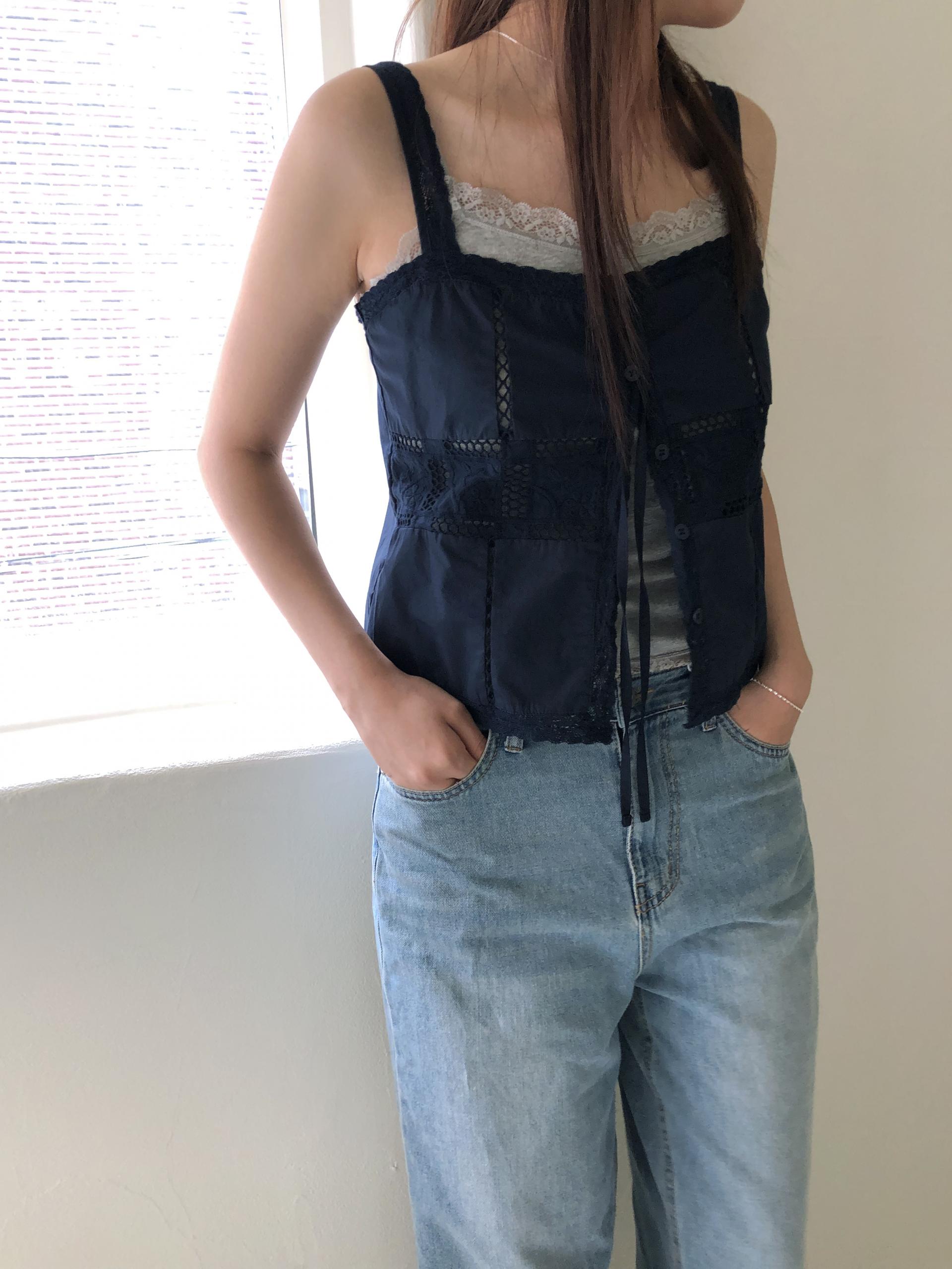 Scoop lace sleeveless