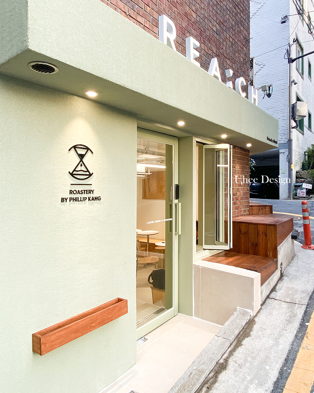 청담동 7평 카페 리모델링–세련된 그래뉼 스타코 파사드 디자인