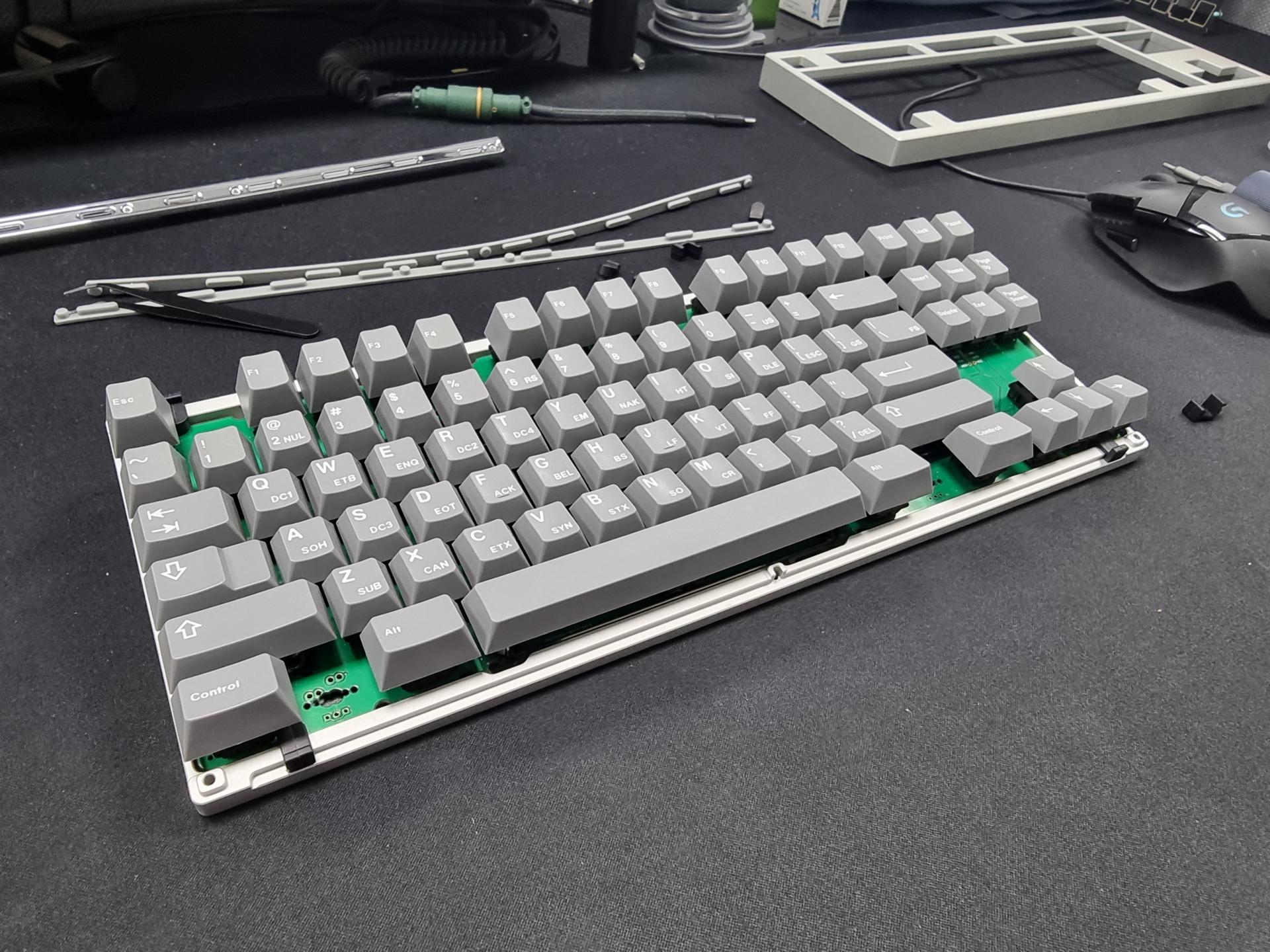 buildgeonworks f2-84 + gmk lavender 自作キーボード - キーボード