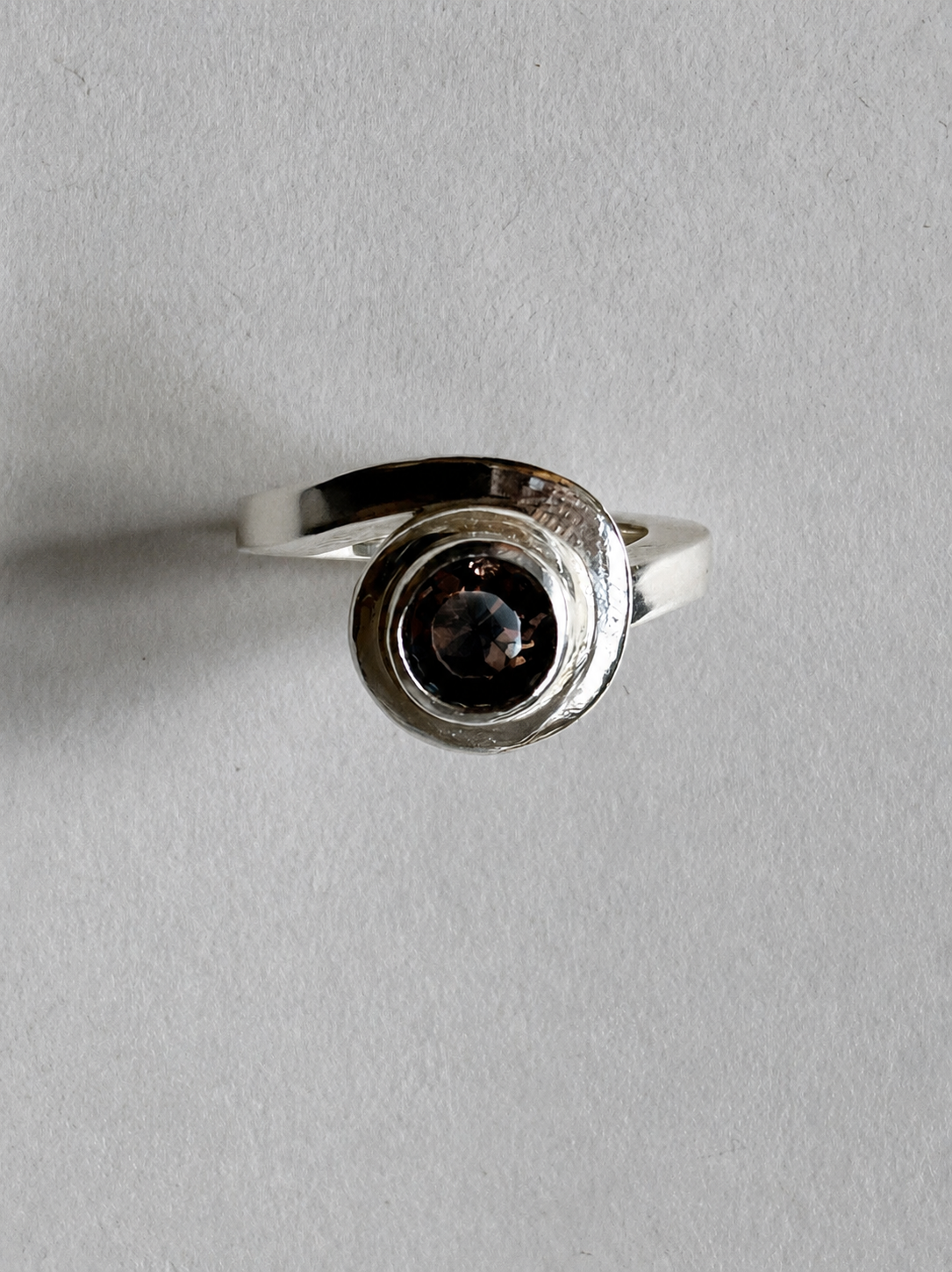 Curva round ring