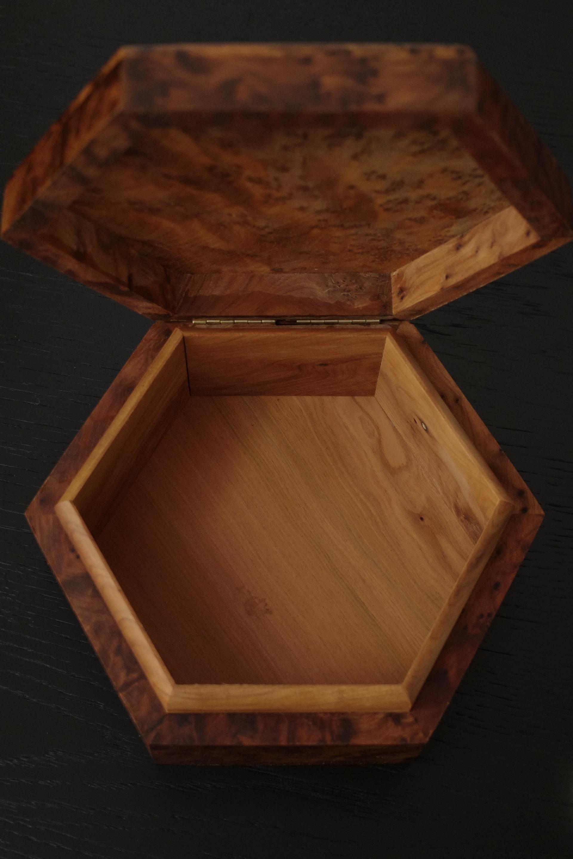 Thuya Burl Wood Box · Hexagon