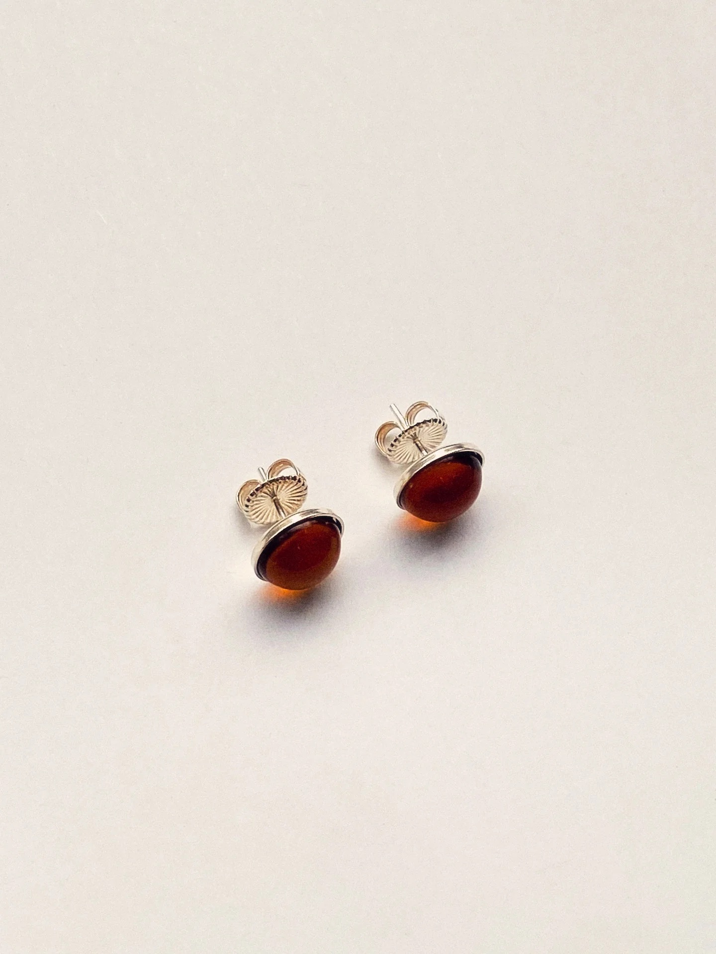 Mam earrings · Amber