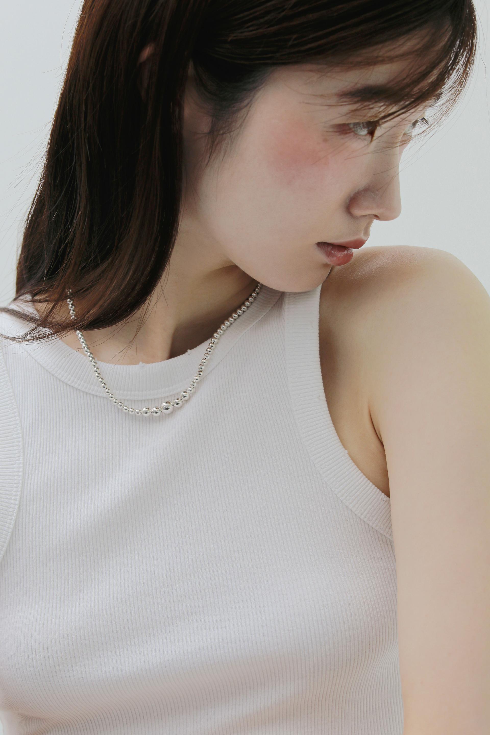 Silver ball harmony necklace