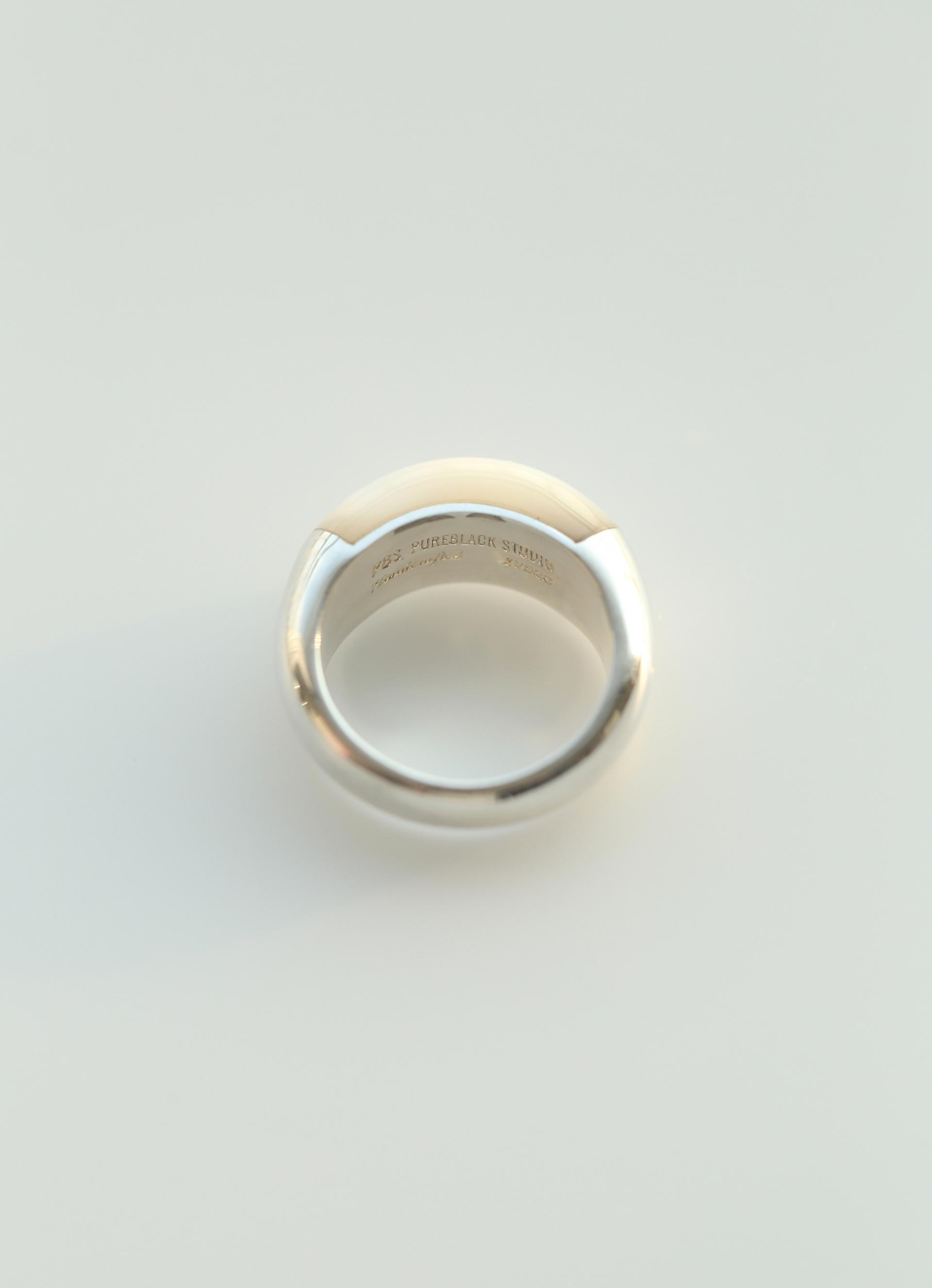 Bold Pebble Ring · Mother of Pearl