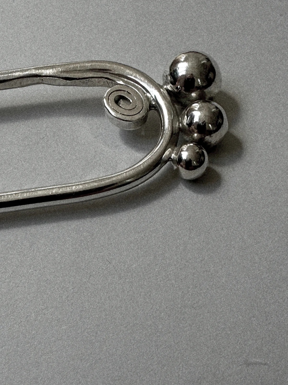 Arco hair pin