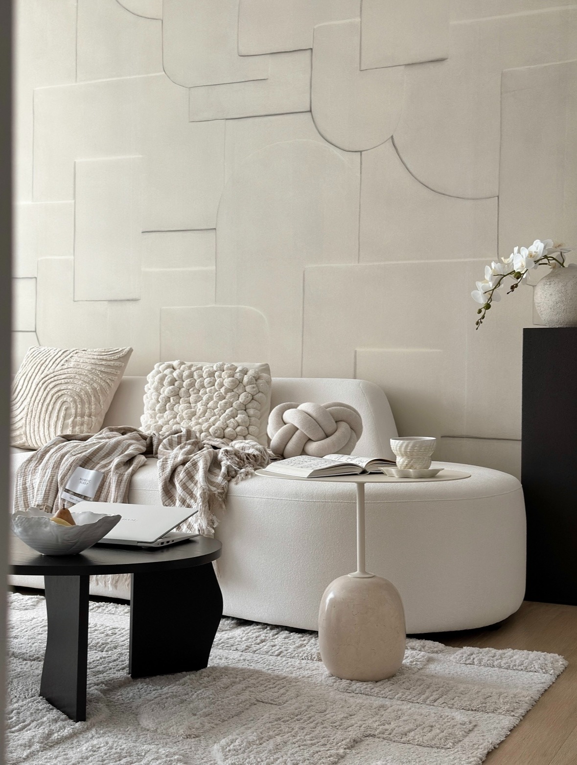 뉴트럴 톤 디테일