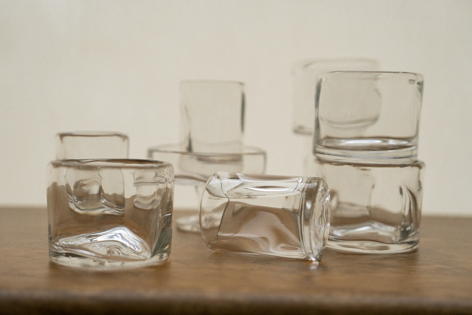 0405 Glass · Wide