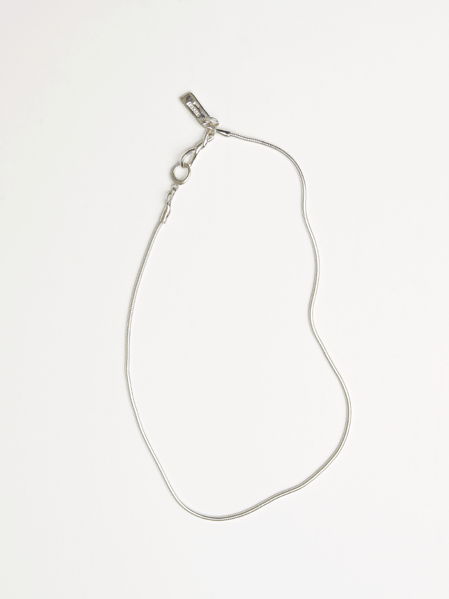 Twisted link necklace