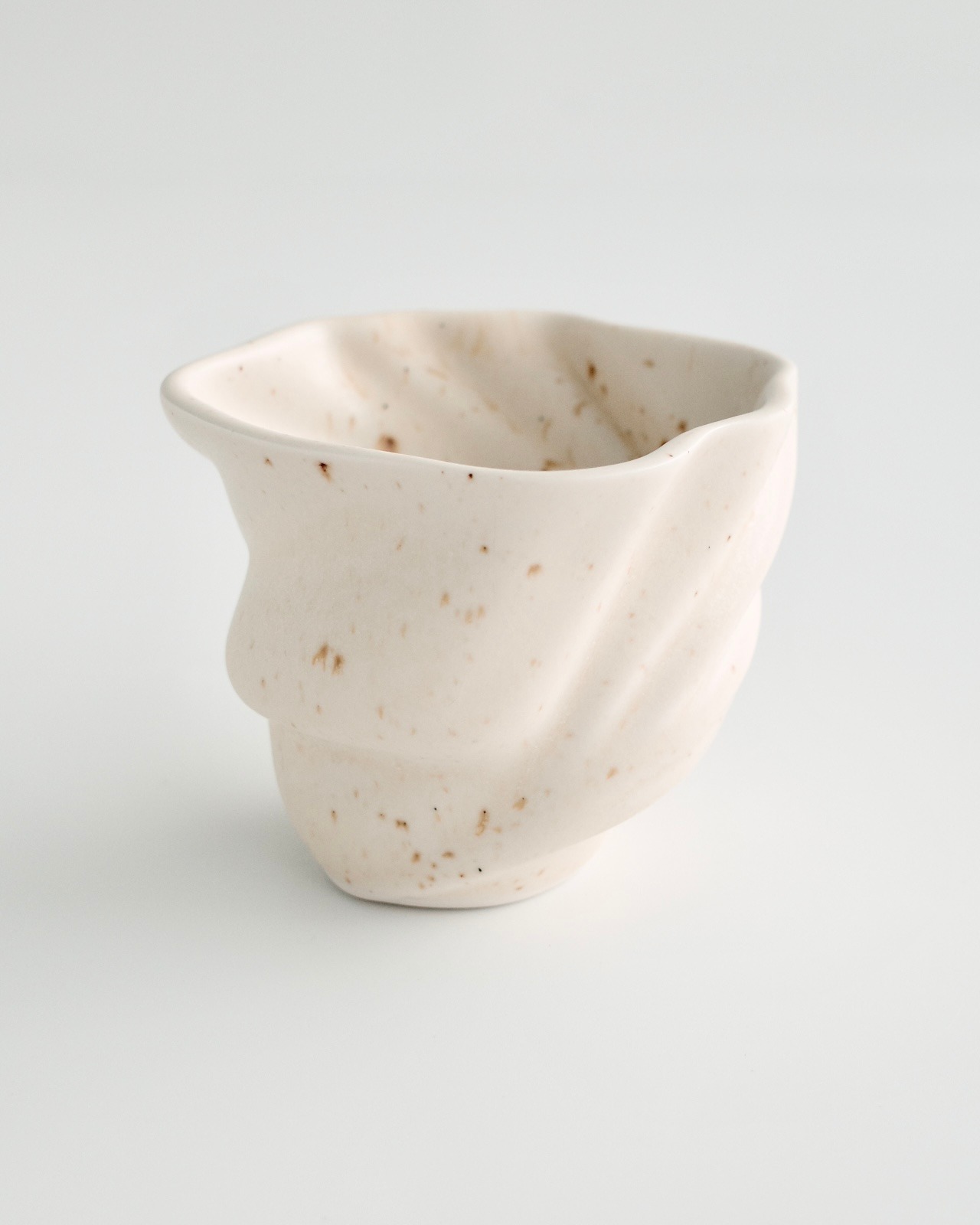 Svane cup · Eggshell