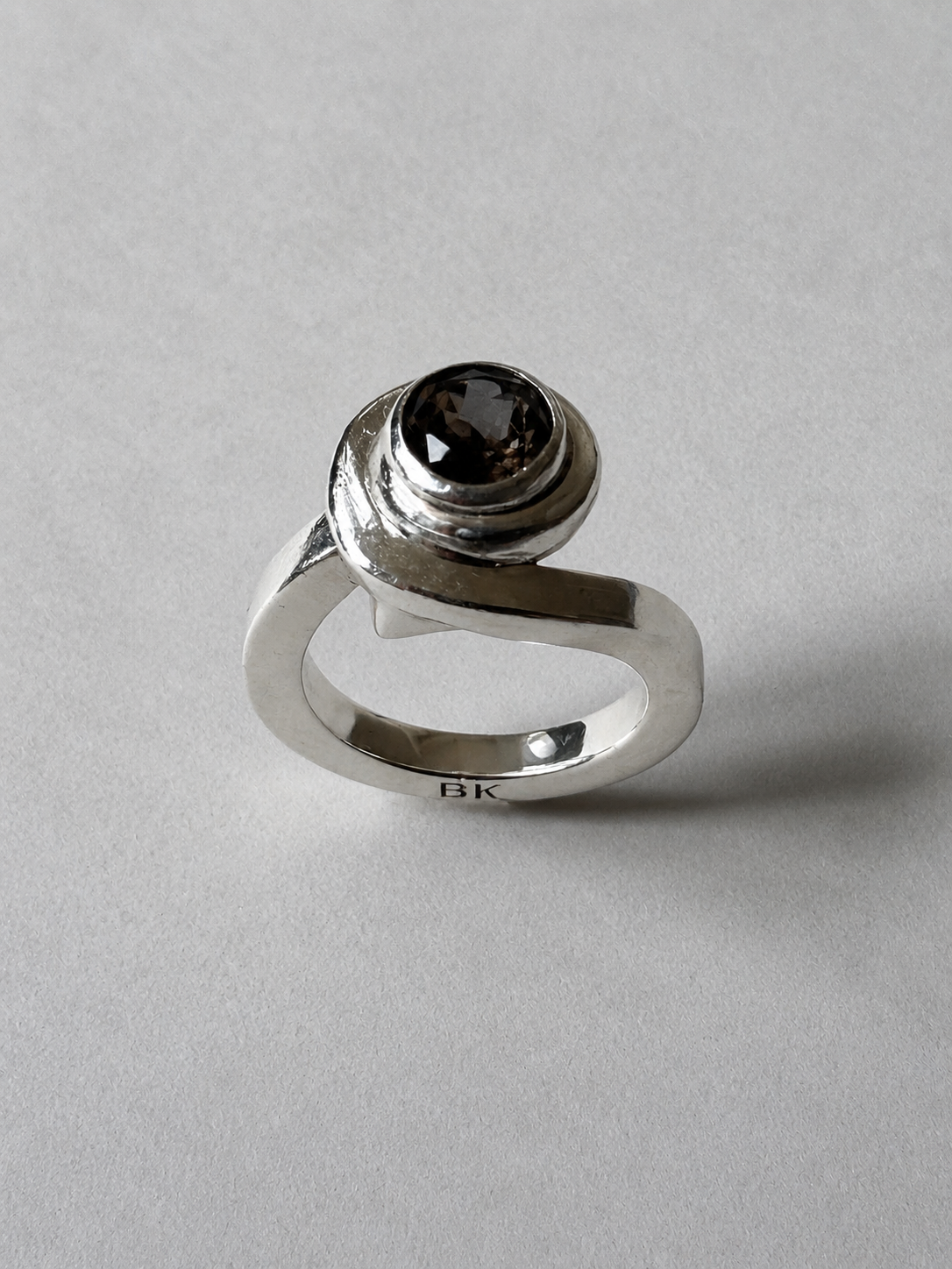 Curva round ring