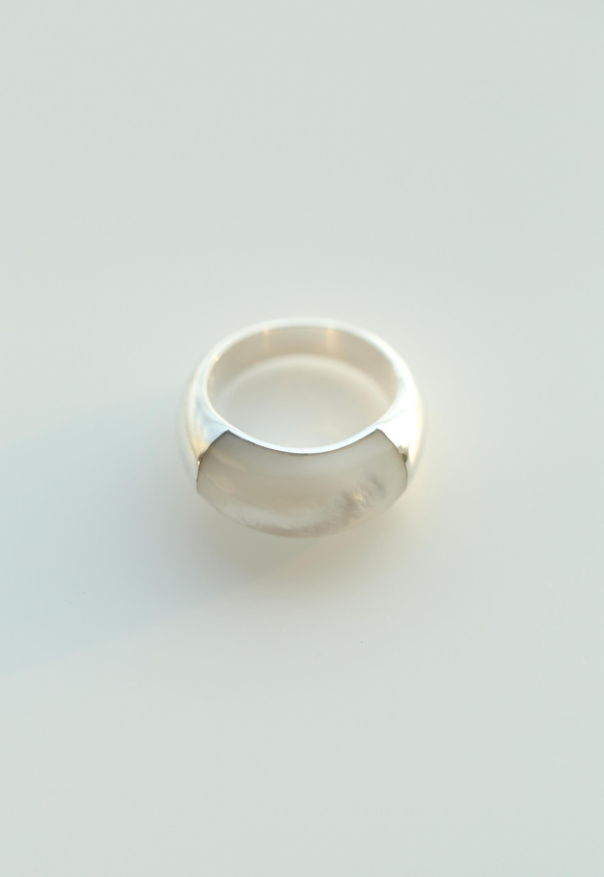 Bold Pebble Ring · Mother of Pearl
