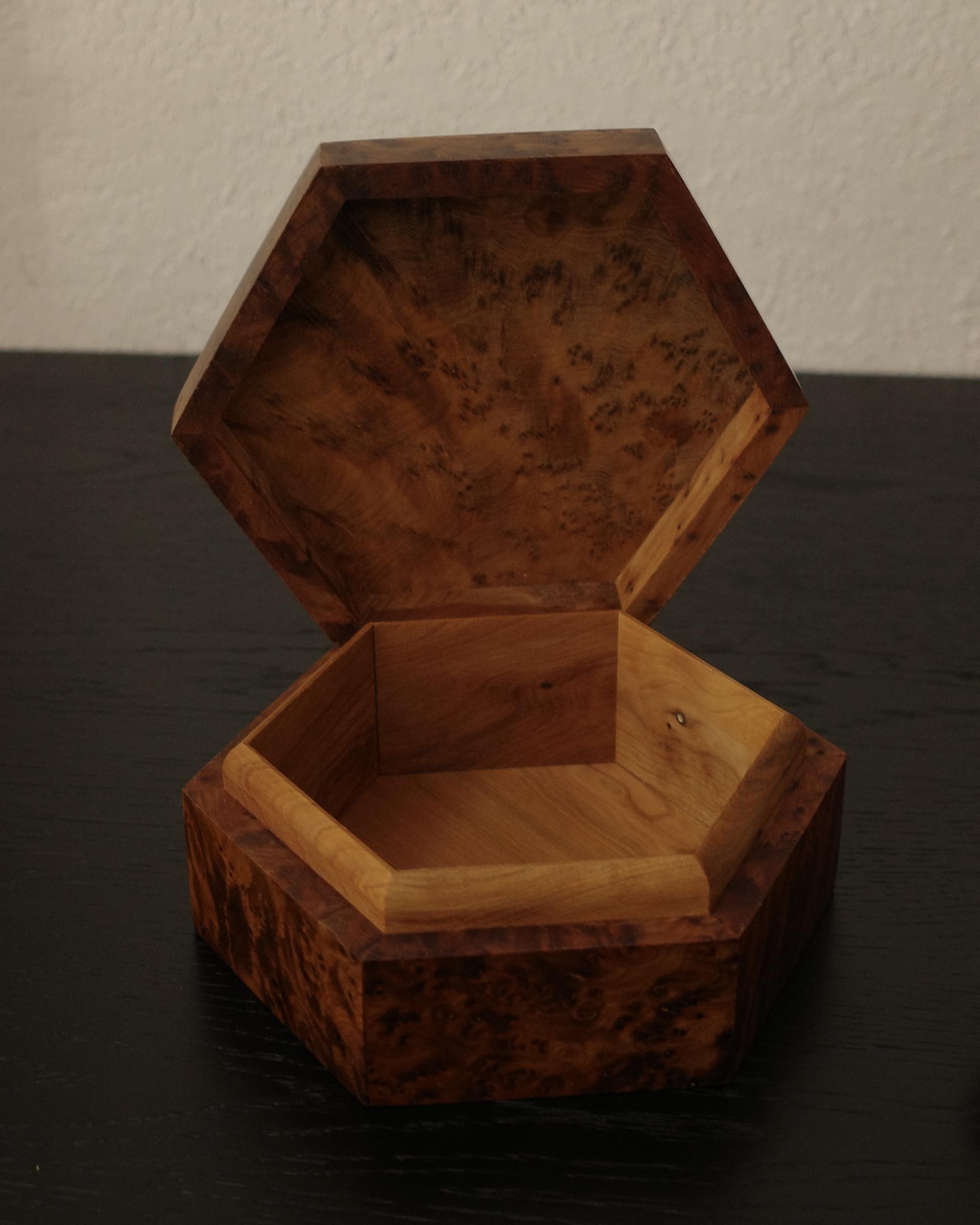 Thuya Burl Wood Box · Hexagon