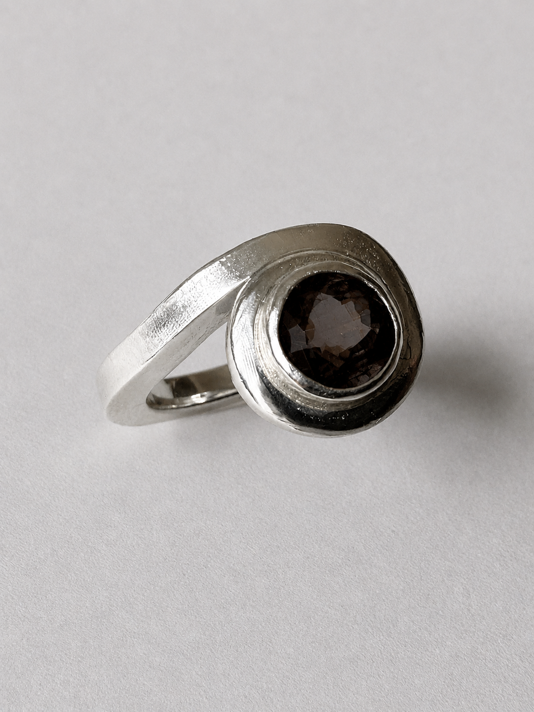 Curva round ring