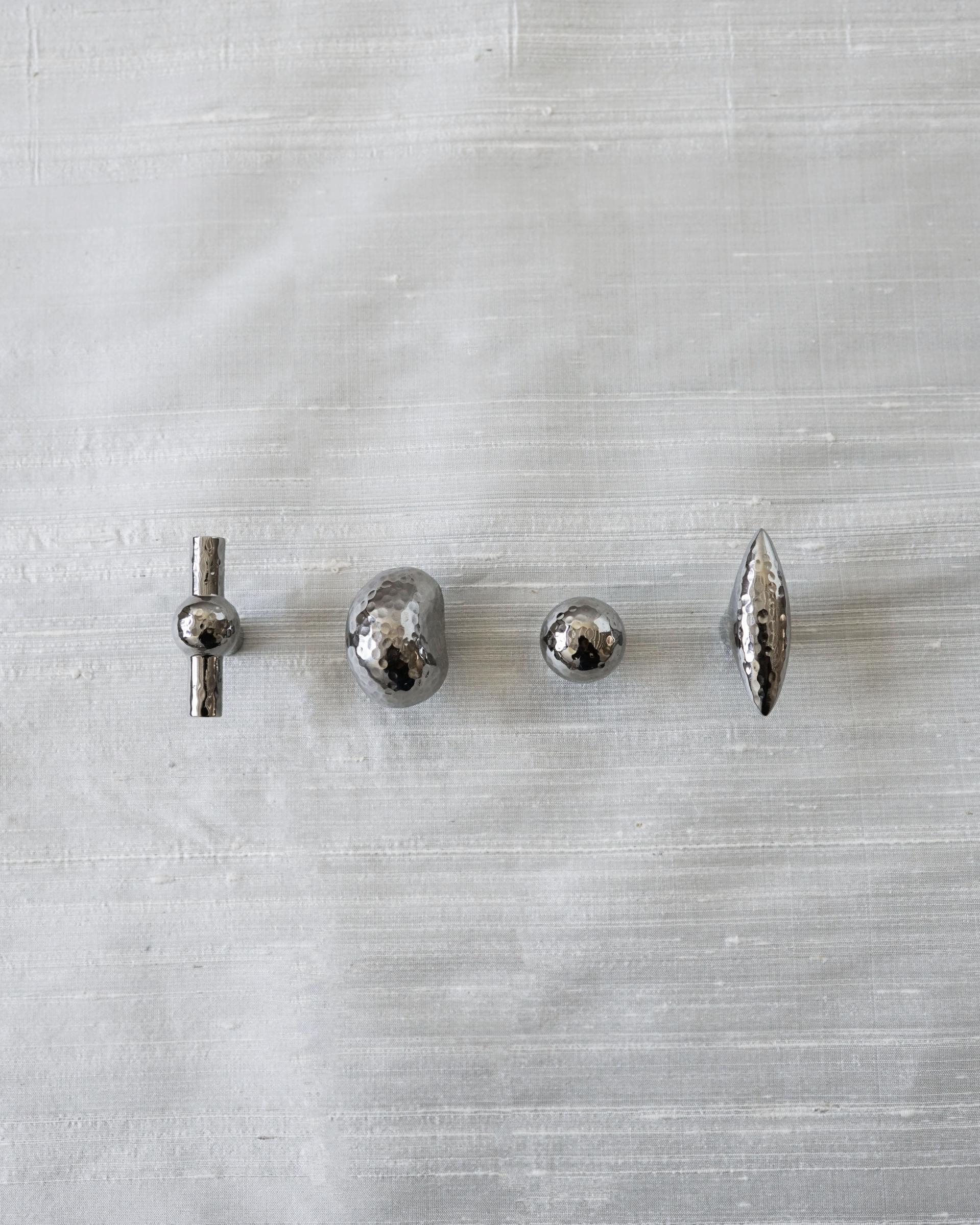 Aimee Knob · Titanium