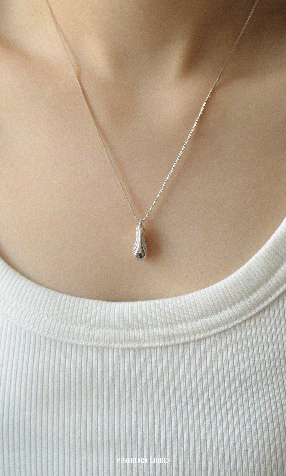 Arco Necklace