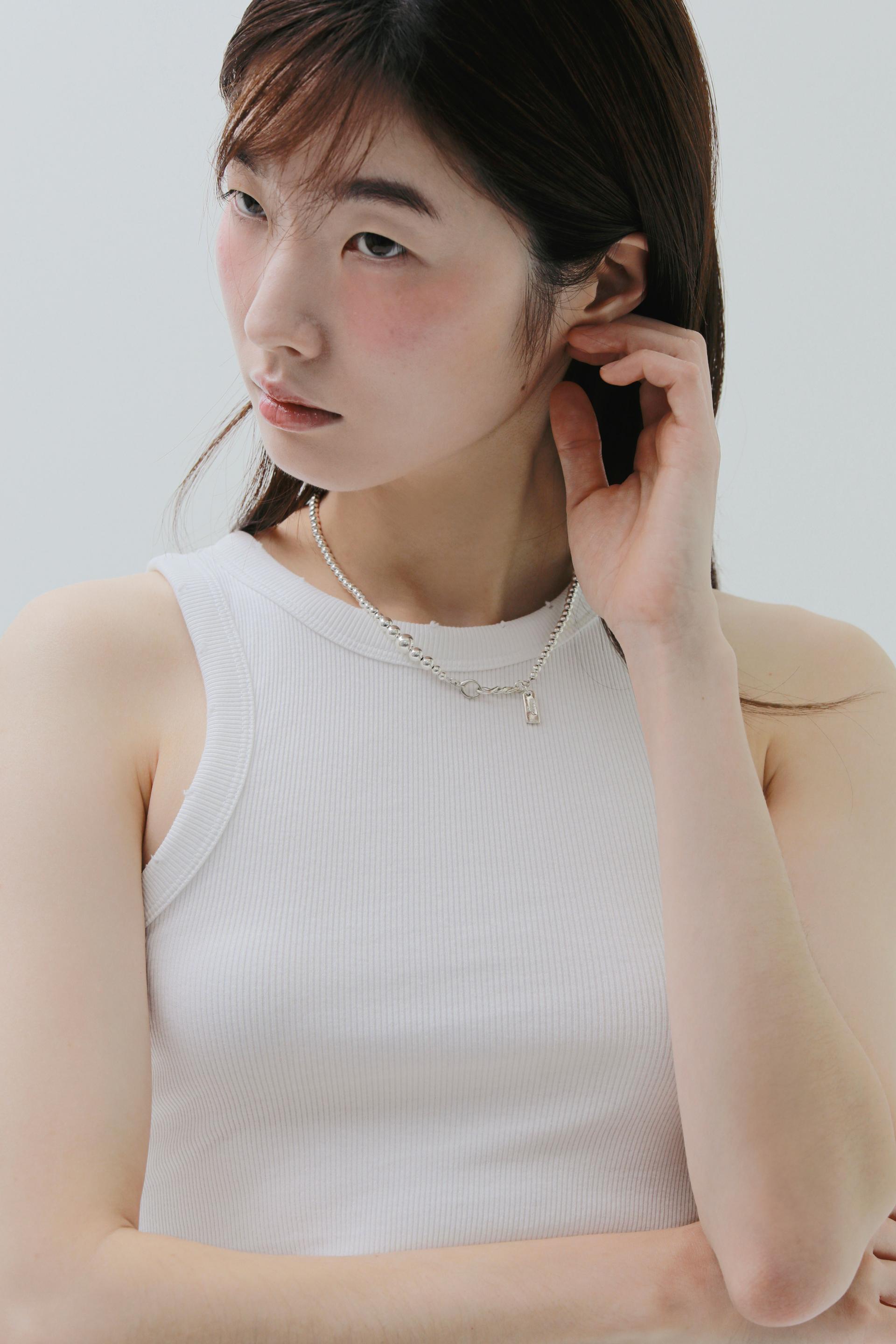 Silver ball harmony necklace