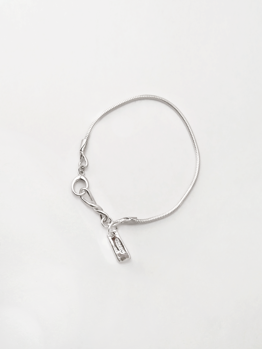 Twisted link bracelet