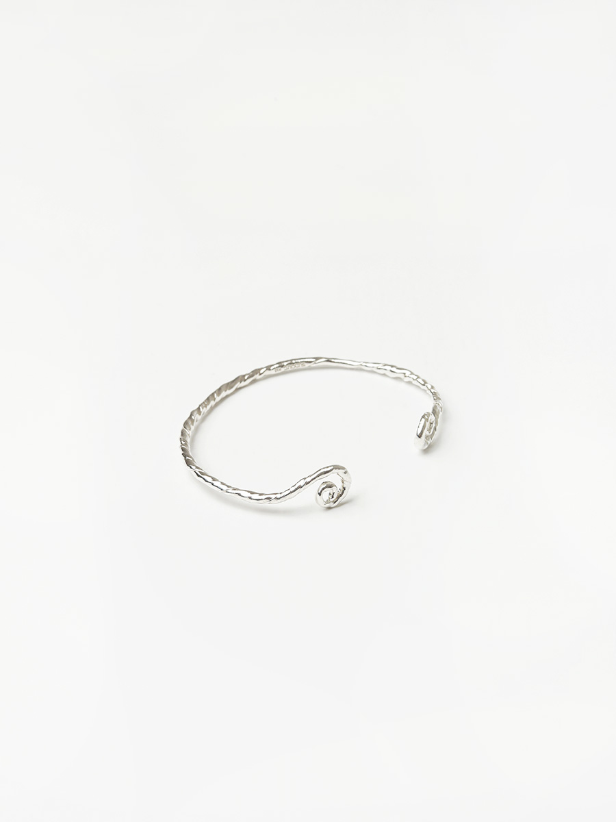 Tide whisper bangle