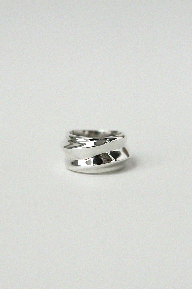 Flow Pinky Ring