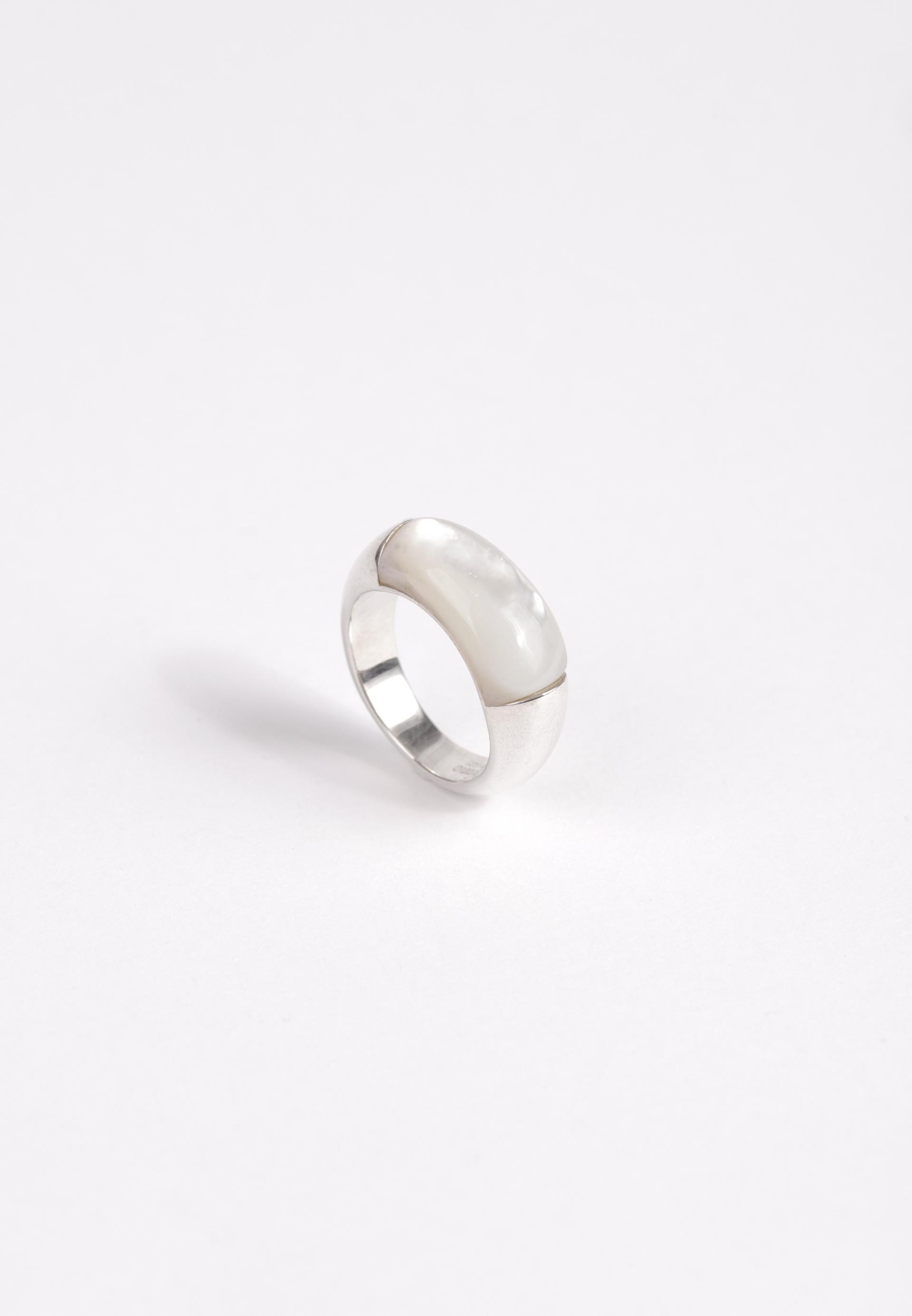 Bold Pebble Ring · Mother of Pearl